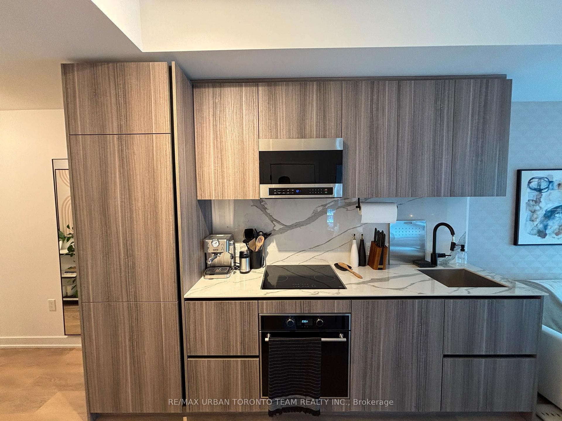 Photo 3 of Unit 3005, 127 Broadway Avenue, Toronto, Mount Pleasant West — HOMEH