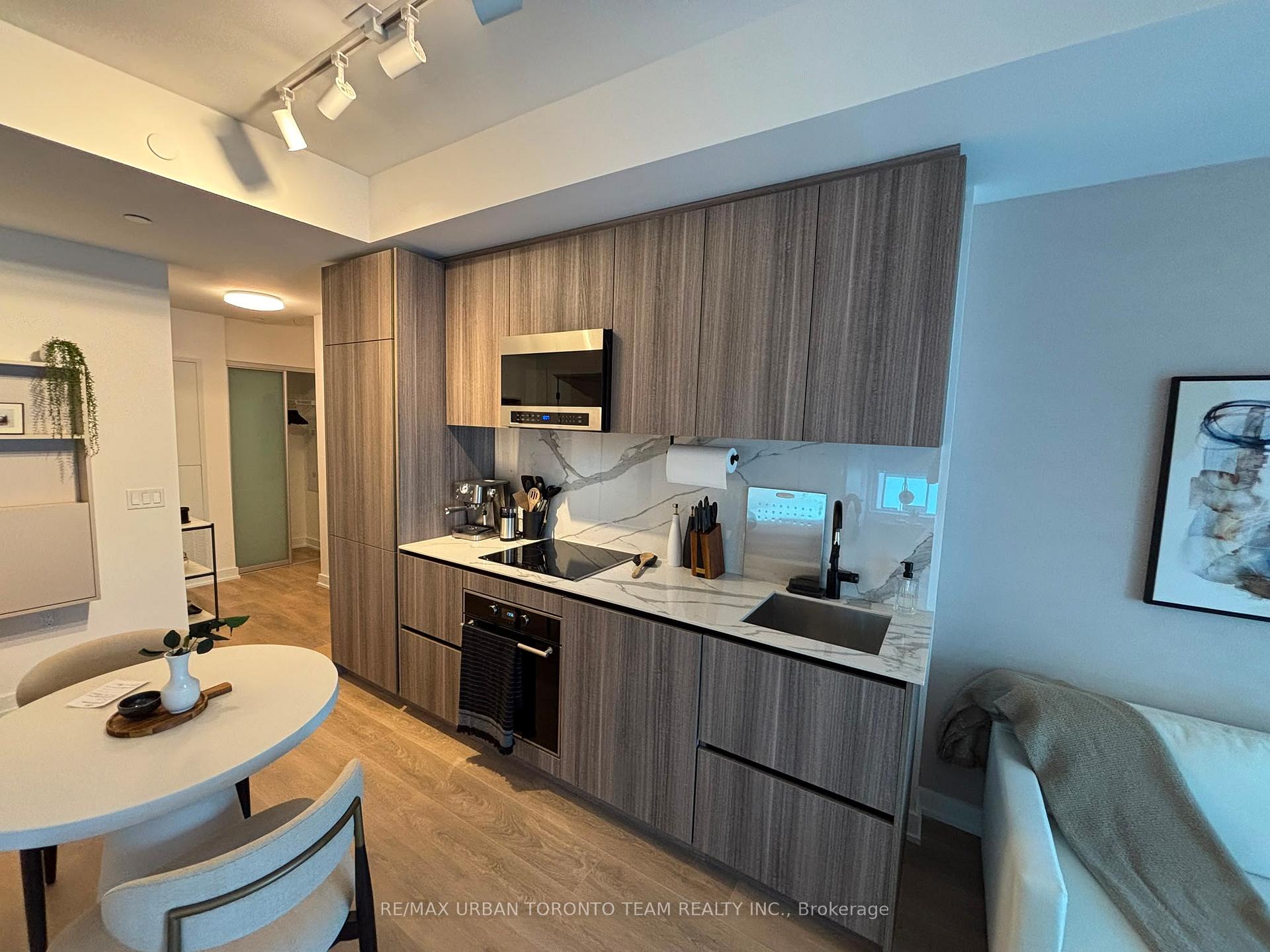 Photo 4 of Unit 3005, 127 Broadway Avenue, Toronto, Mount Pleasant West — HOMEH