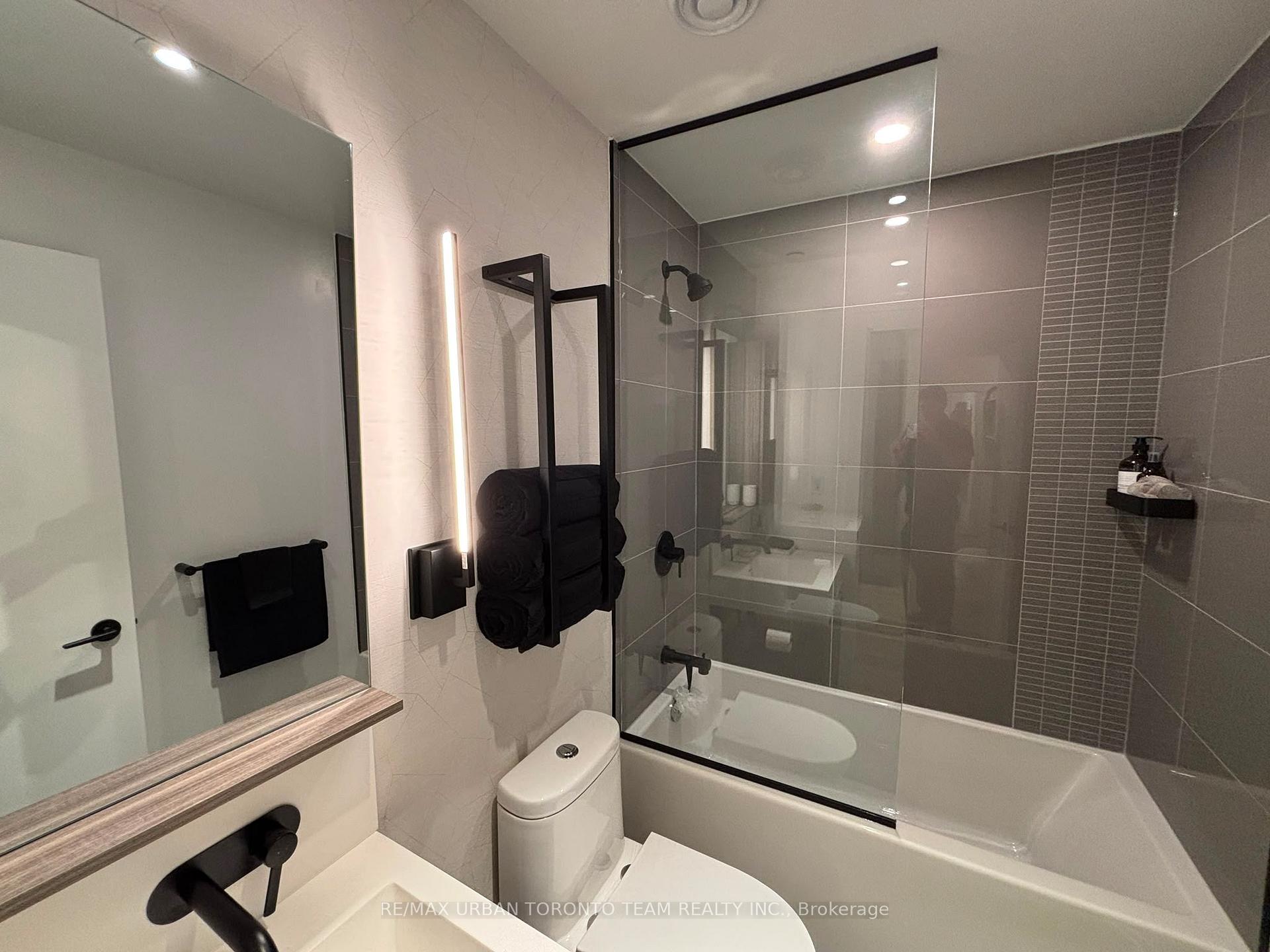 Photo 12 of Unit 3005, 127 Broadway Avenue, Toronto, Mount Pleasant West — HOMEH