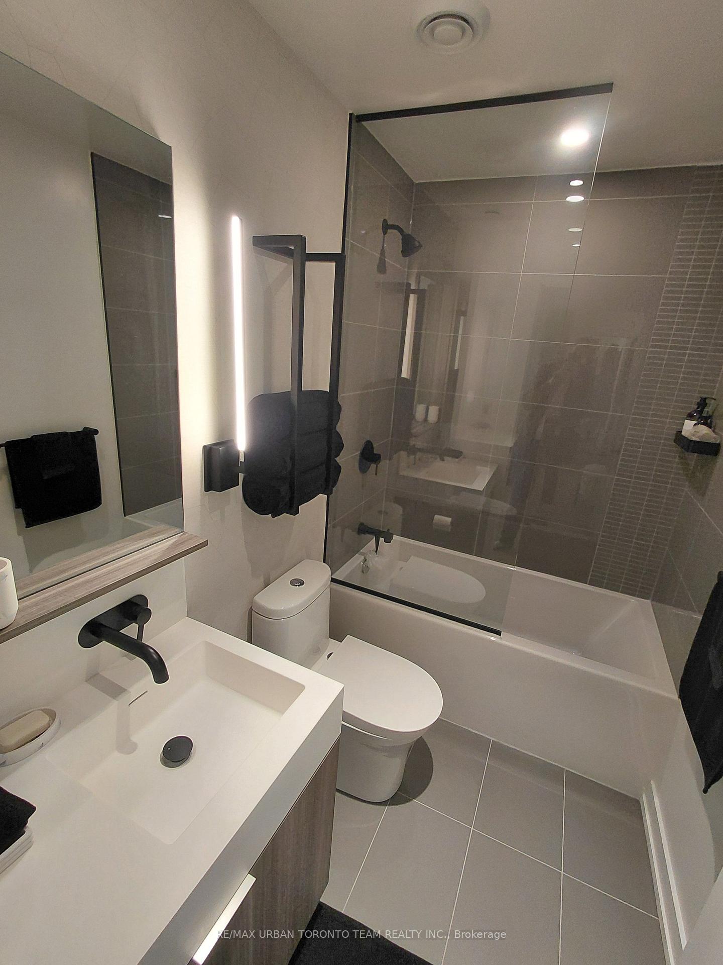 Photo 13 of Unit 3005, 127 Broadway Avenue, Toronto, Mount Pleasant West — HOMEH