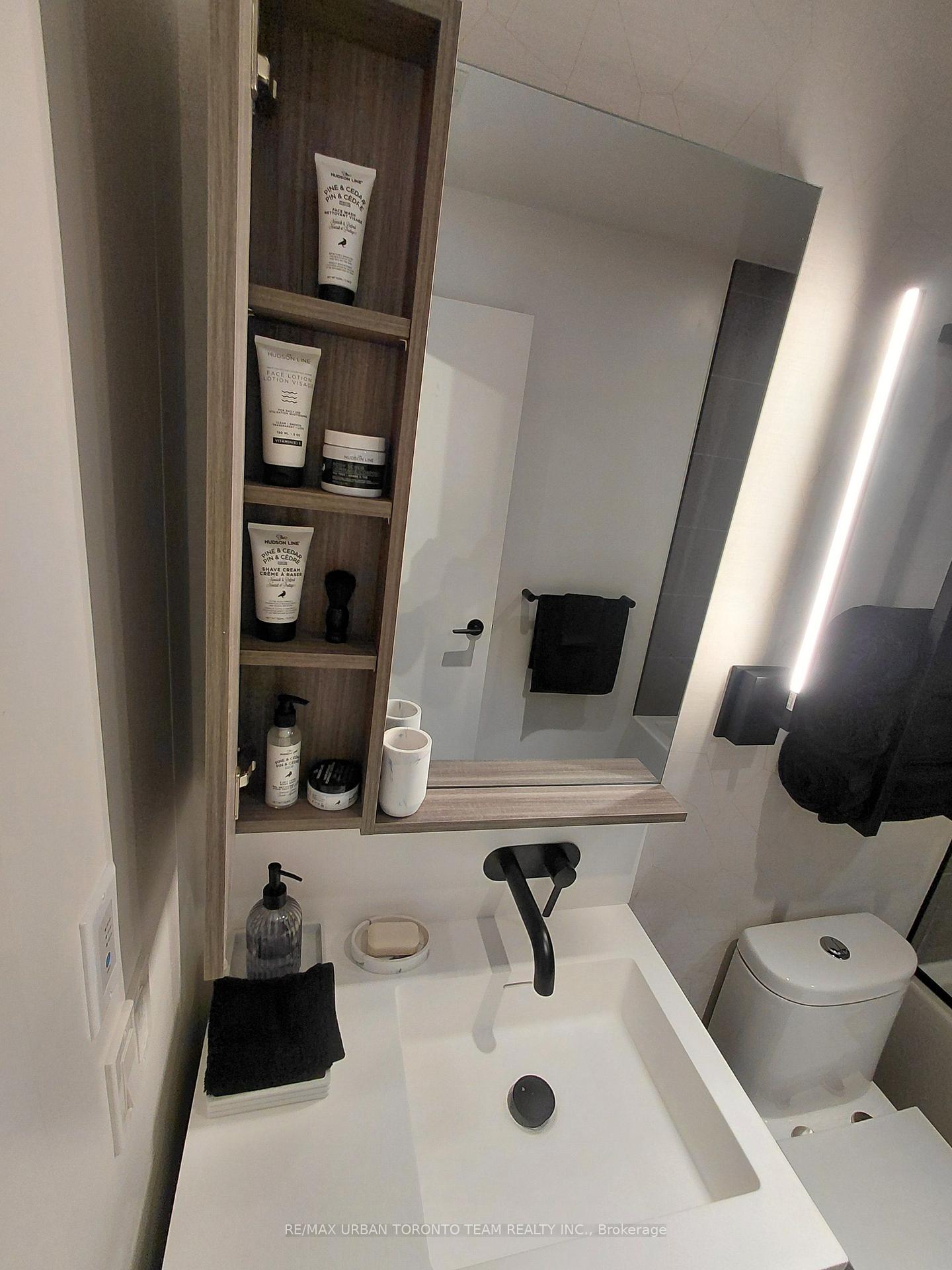 Photo 14 of Unit 3005, 127 Broadway Avenue, Toronto, Mount Pleasant West — HOMEH