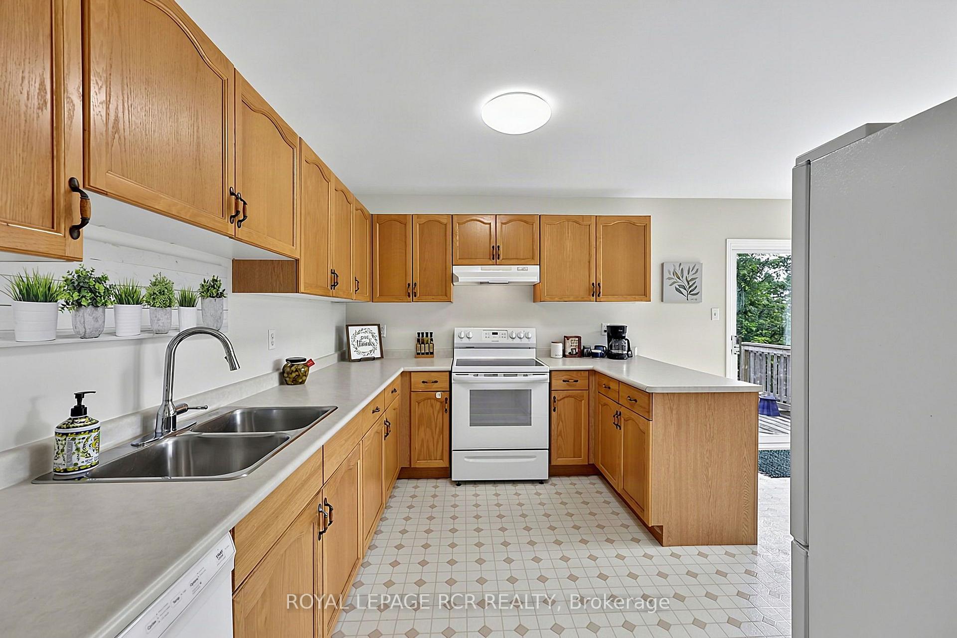 Photo 6 of 12 Peter Street, Amaranth, Rural Amaranth — HOMEH