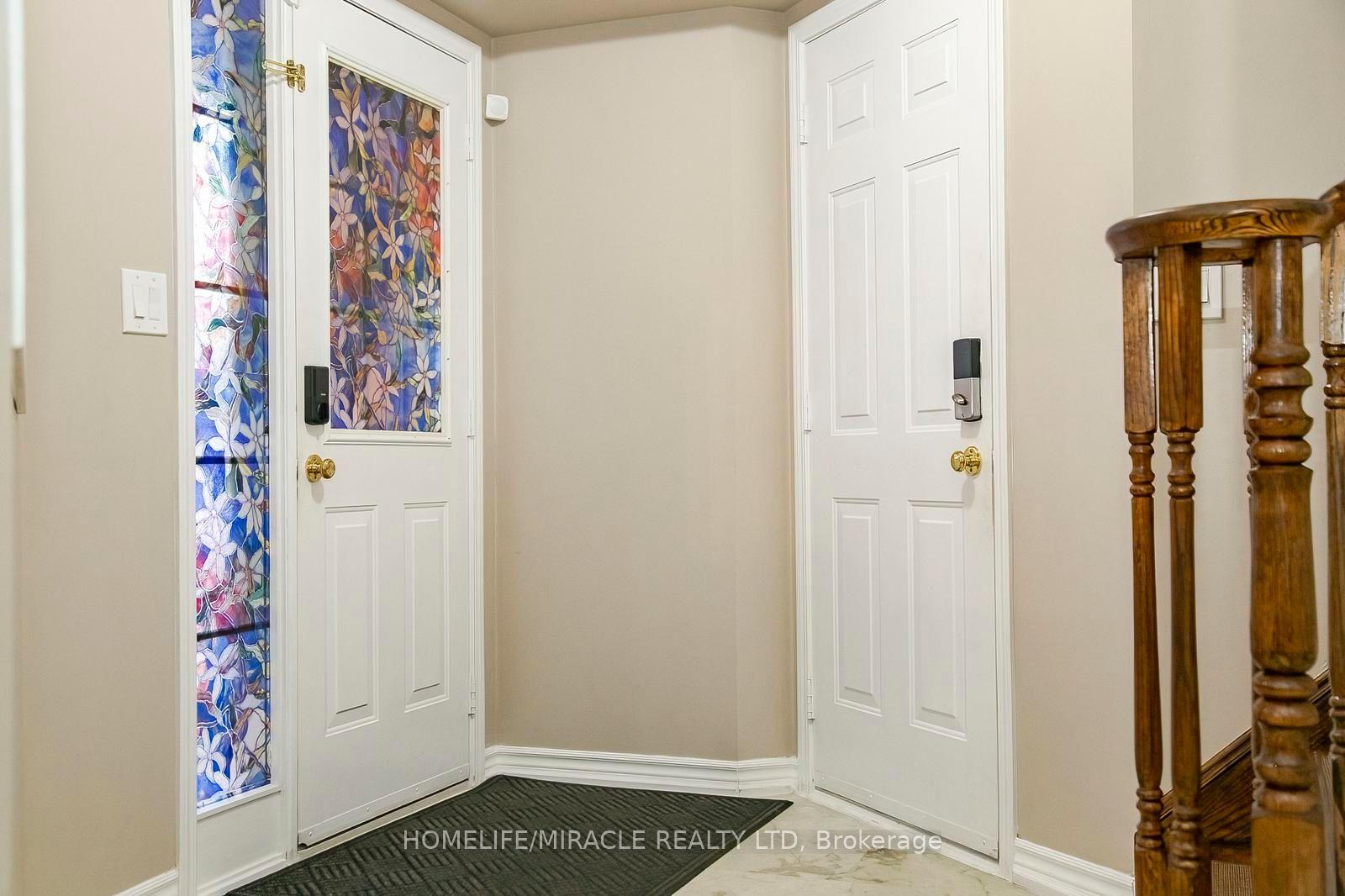 Photo 4 of 81 Narrow Valley Crescent, Brampton, Sandringham-Wellington — HOMEH