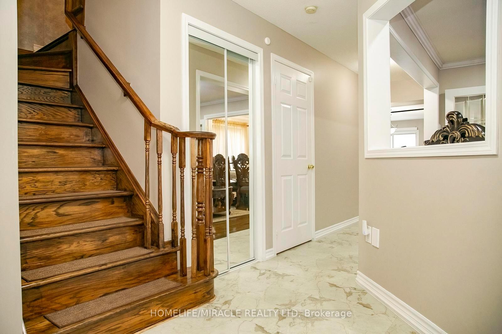 Photo 6 of 81 Narrow Valley Crescent, Brampton, Sandringham-Wellington — HOMEH