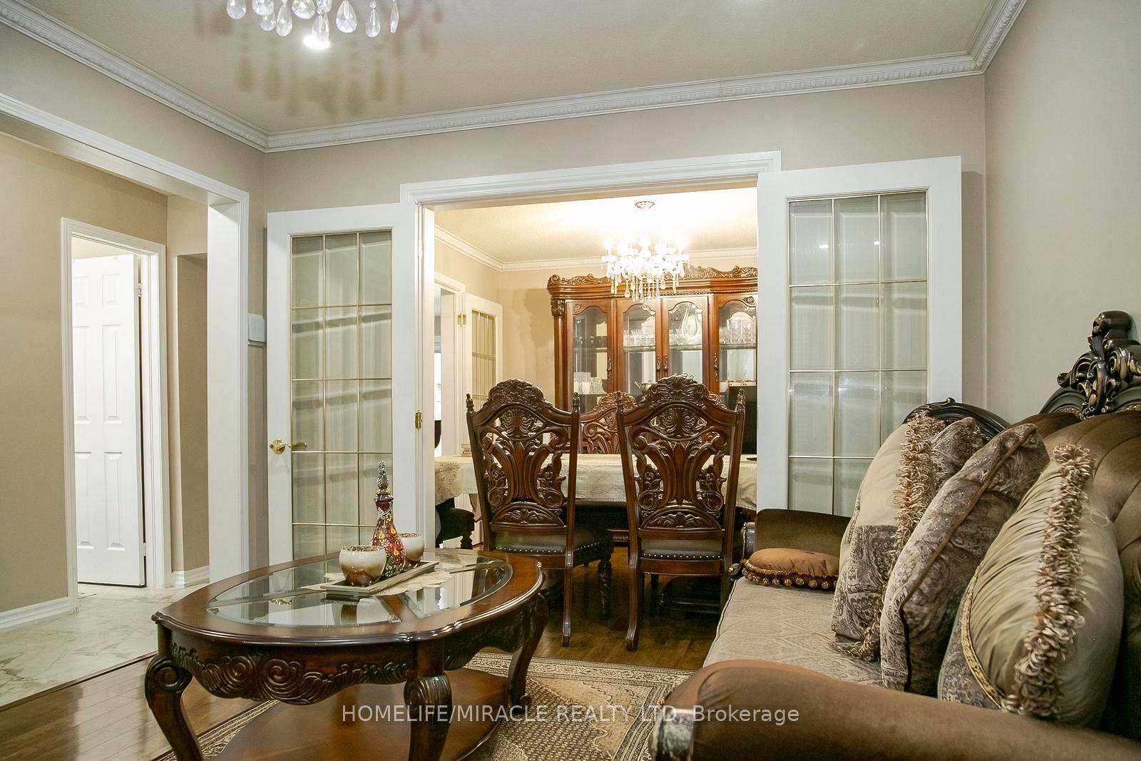 Photo 8 of 81 Narrow Valley Crescent, Brampton, Sandringham-Wellington — HOMEH