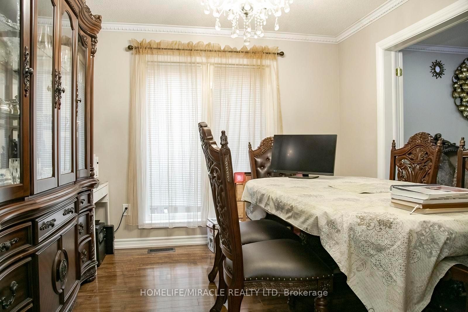 Photo 11 of 81 Narrow Valley Crescent, Brampton, Sandringham-Wellington — HOMEH