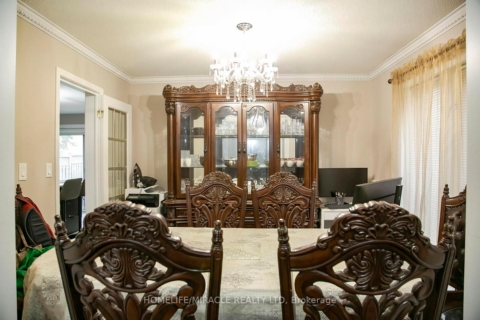 Photo 12 of 81 Narrow Valley Crescent, Brampton, Sandringham-Wellington — HOMEH
