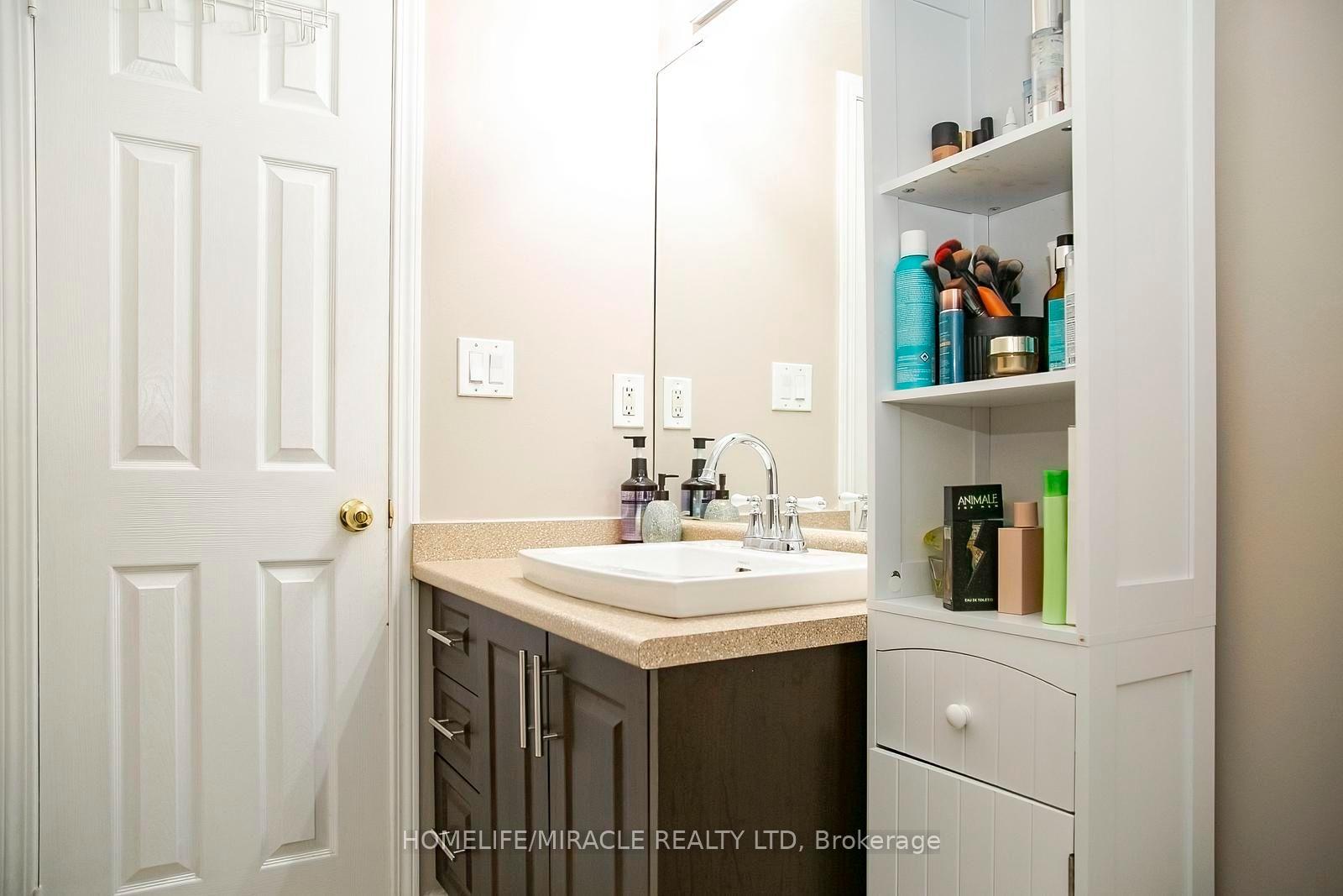 Photo 18 of 81 Narrow Valley Crescent, Brampton, Sandringham-Wellington — HOMEH