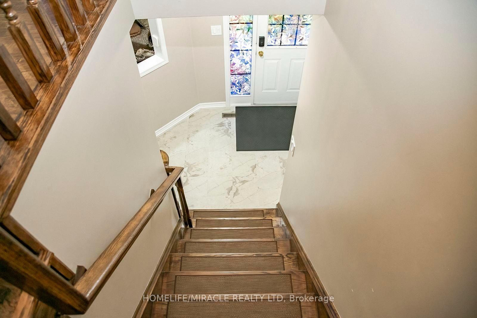Photo 20 of 81 Narrow Valley Crescent, Brampton, Sandringham-Wellington — HOMEH