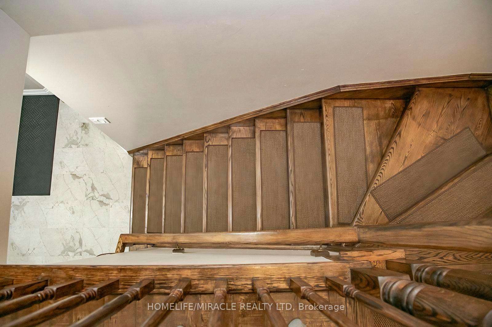Photo 22 of 81 Narrow Valley Crescent, Brampton, Sandringham-Wellington — HOMEH