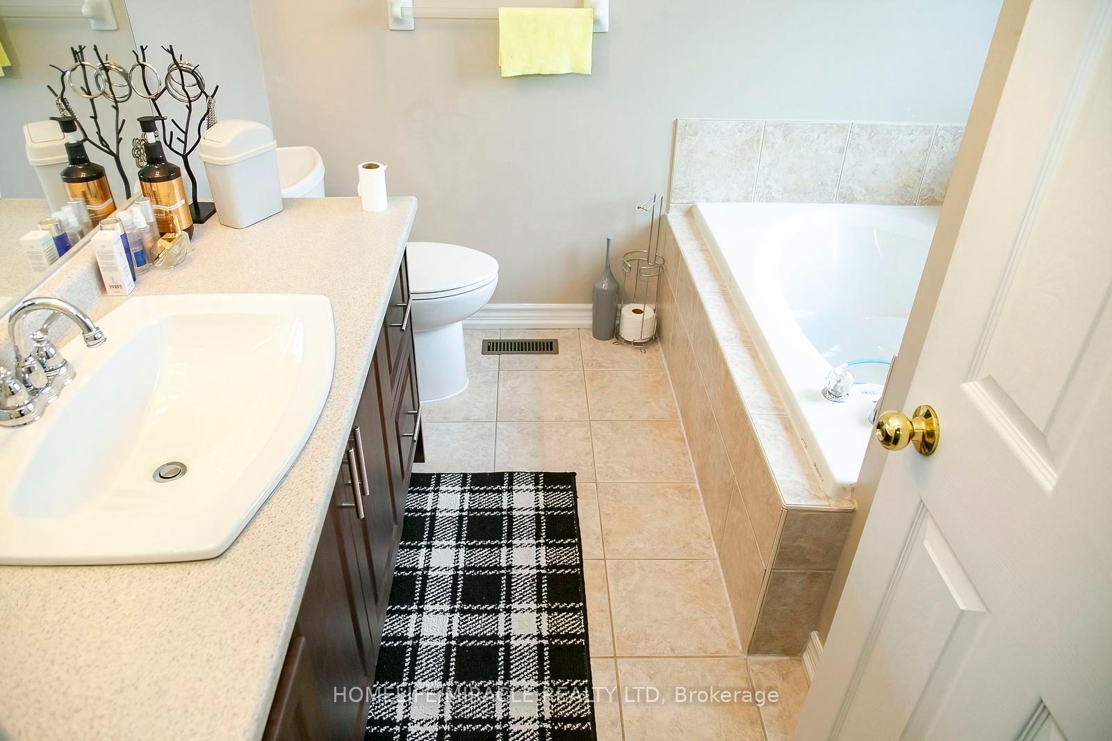 Photo 27 of 81 Narrow Valley Crescent, Brampton, Sandringham-Wellington — HOMEH