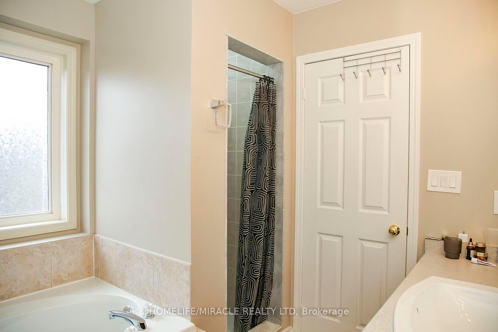 Photo 30 of 81 Narrow Valley Crescent, Brampton, Sandringham-Wellington — HOMEH