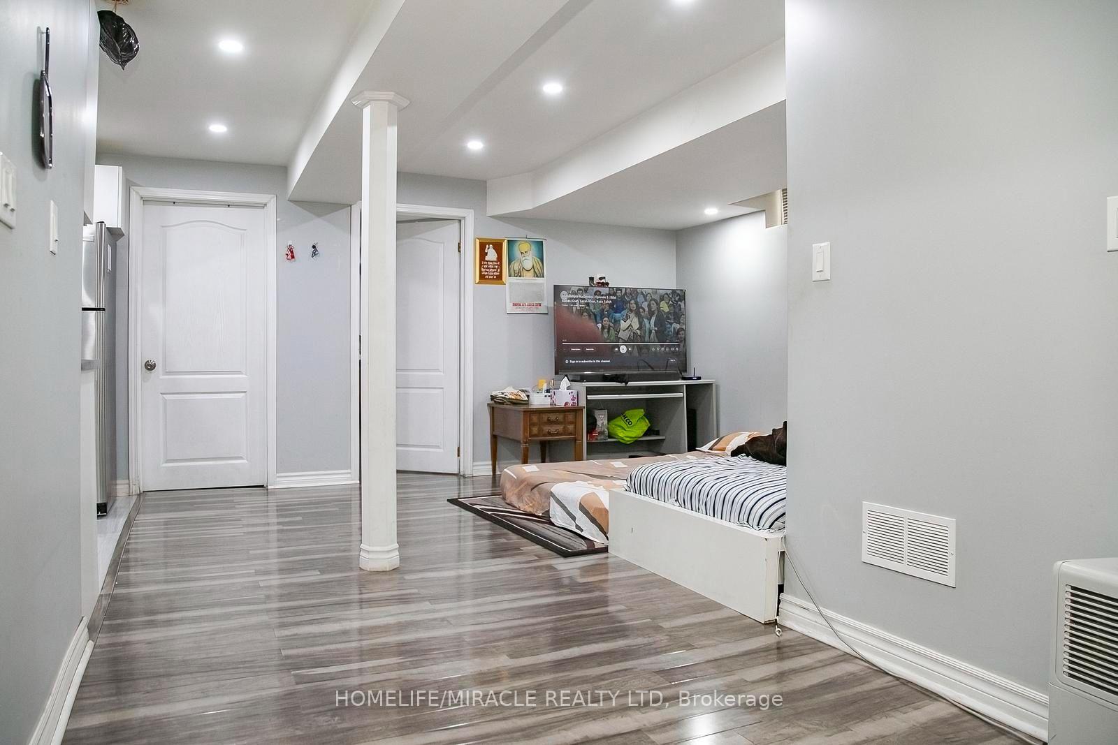 Photo 40 of 81 Narrow Valley Crescent, Brampton, Sandringham-Wellington — HOMEH
