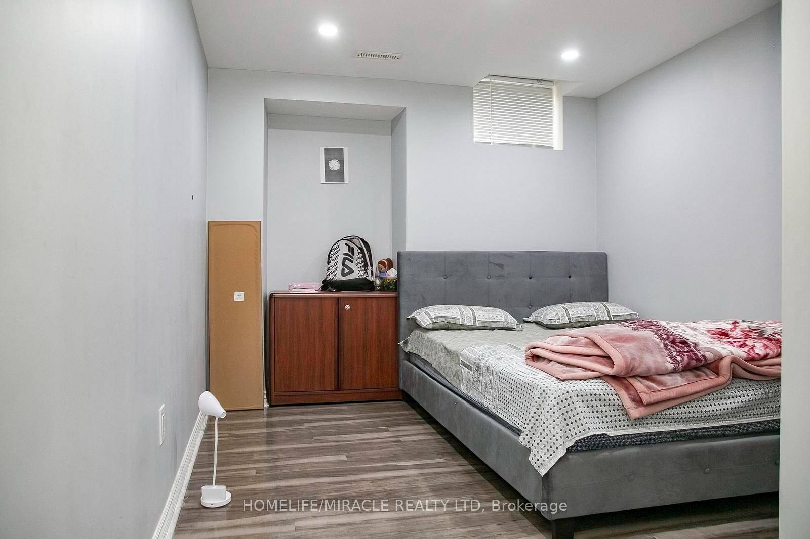 Photo 41 of 81 Narrow Valley Crescent, Brampton, Sandringham-Wellington — HOMEH