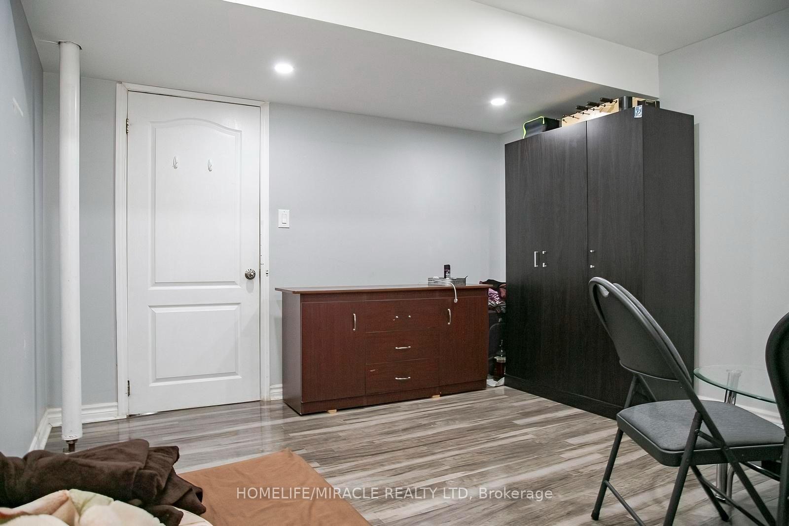 Photo 44 of 81 Narrow Valley Crescent, Brampton, Sandringham-Wellington — HOMEH