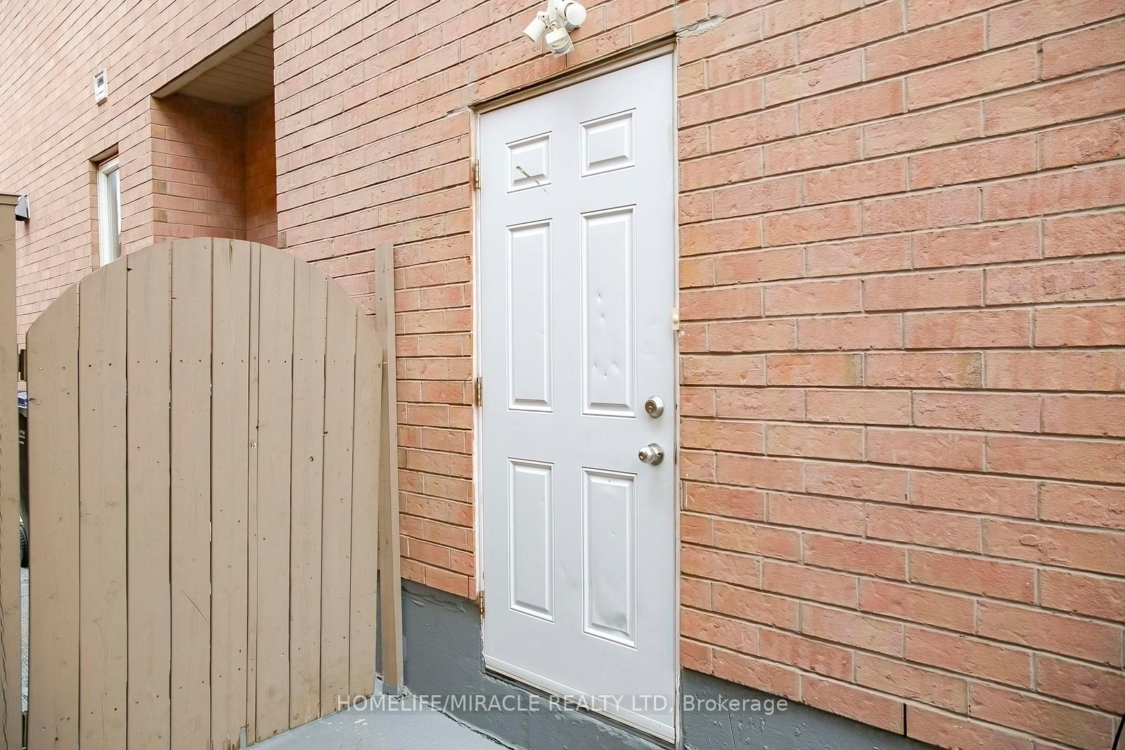 Photo 48 of 81 Narrow Valley Crescent, Brampton, Sandringham-Wellington — HOMEH