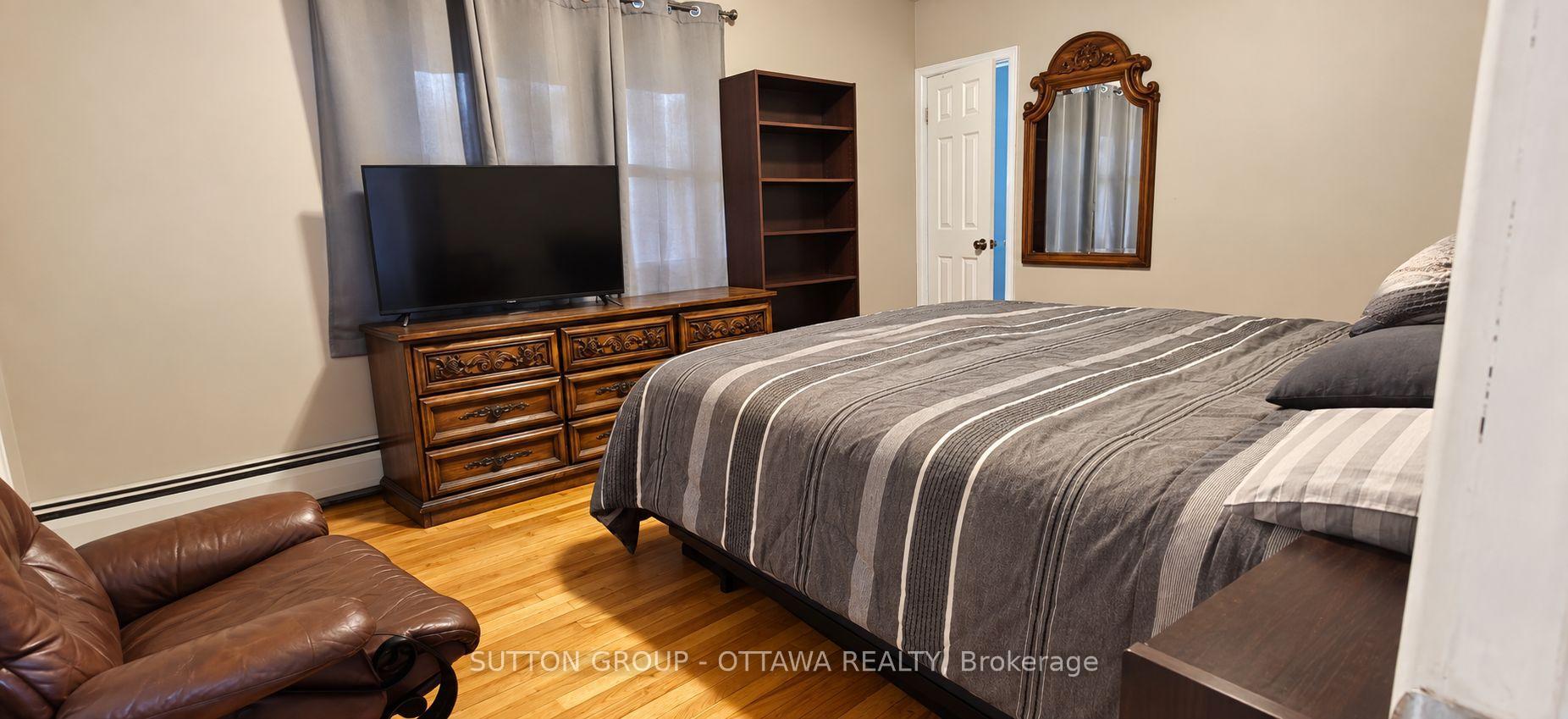 Photo 3 of Unit A, 3033 Richmond Road, Ottawa, Britannia Heights — HOMEH