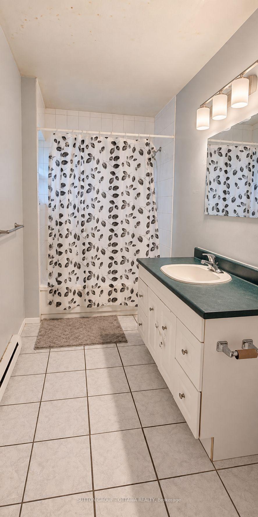 Photo 4 of Unit A, 3033 Richmond Road, Ottawa, Britannia Heights — HOMEH