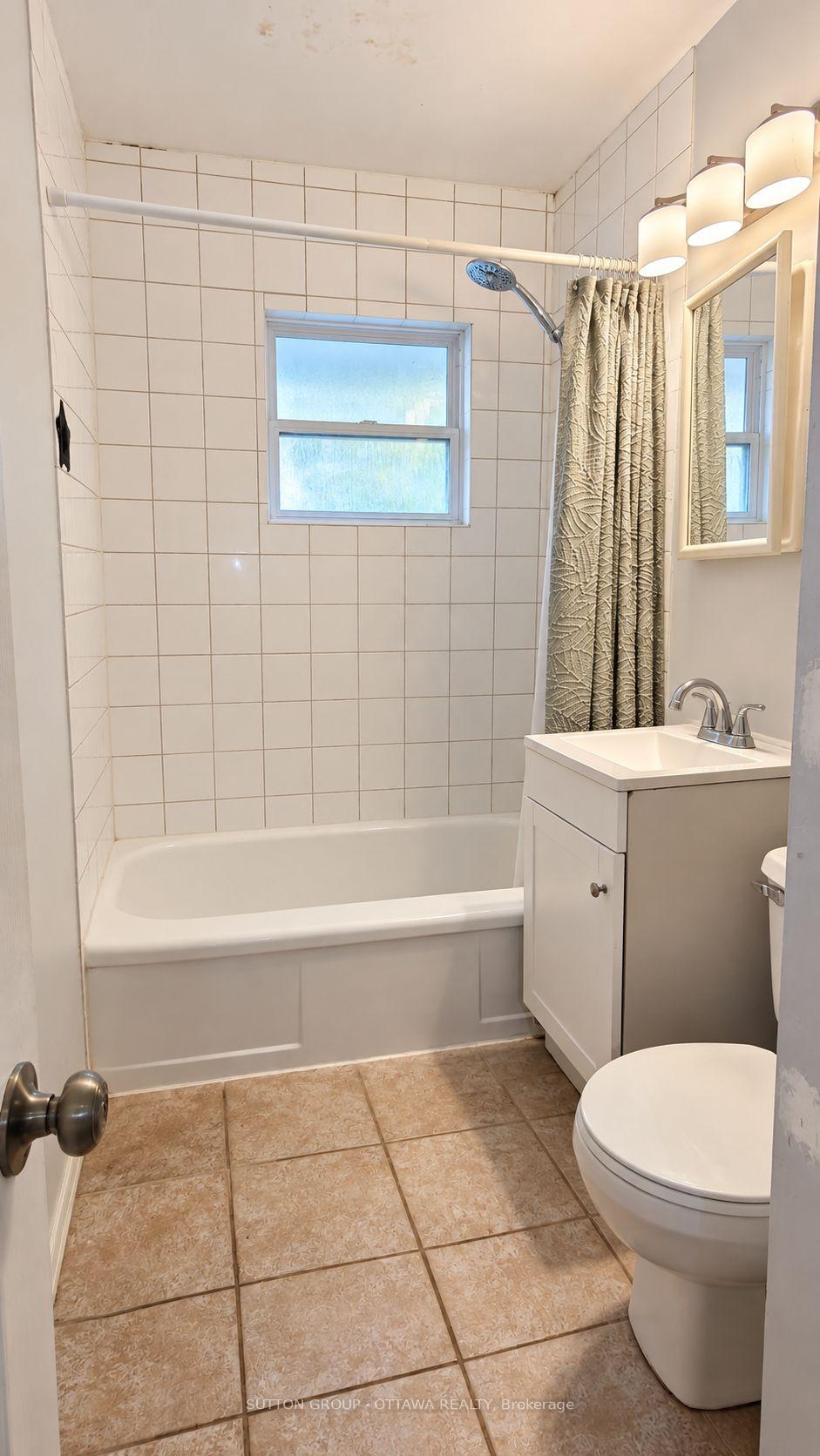 Photo 6 of Unit A, 3033 Richmond Road, Ottawa, Britannia Heights — HOMEH