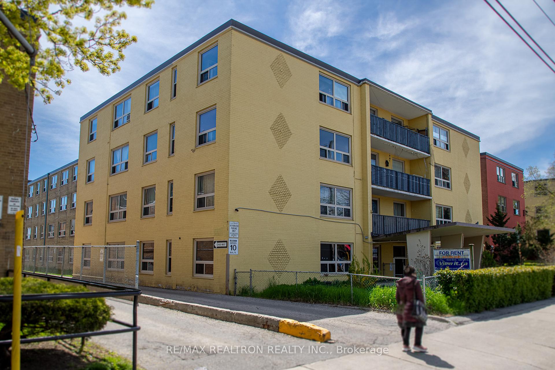 Front of Unit 303, 2355 Lake Shore Boulevard W