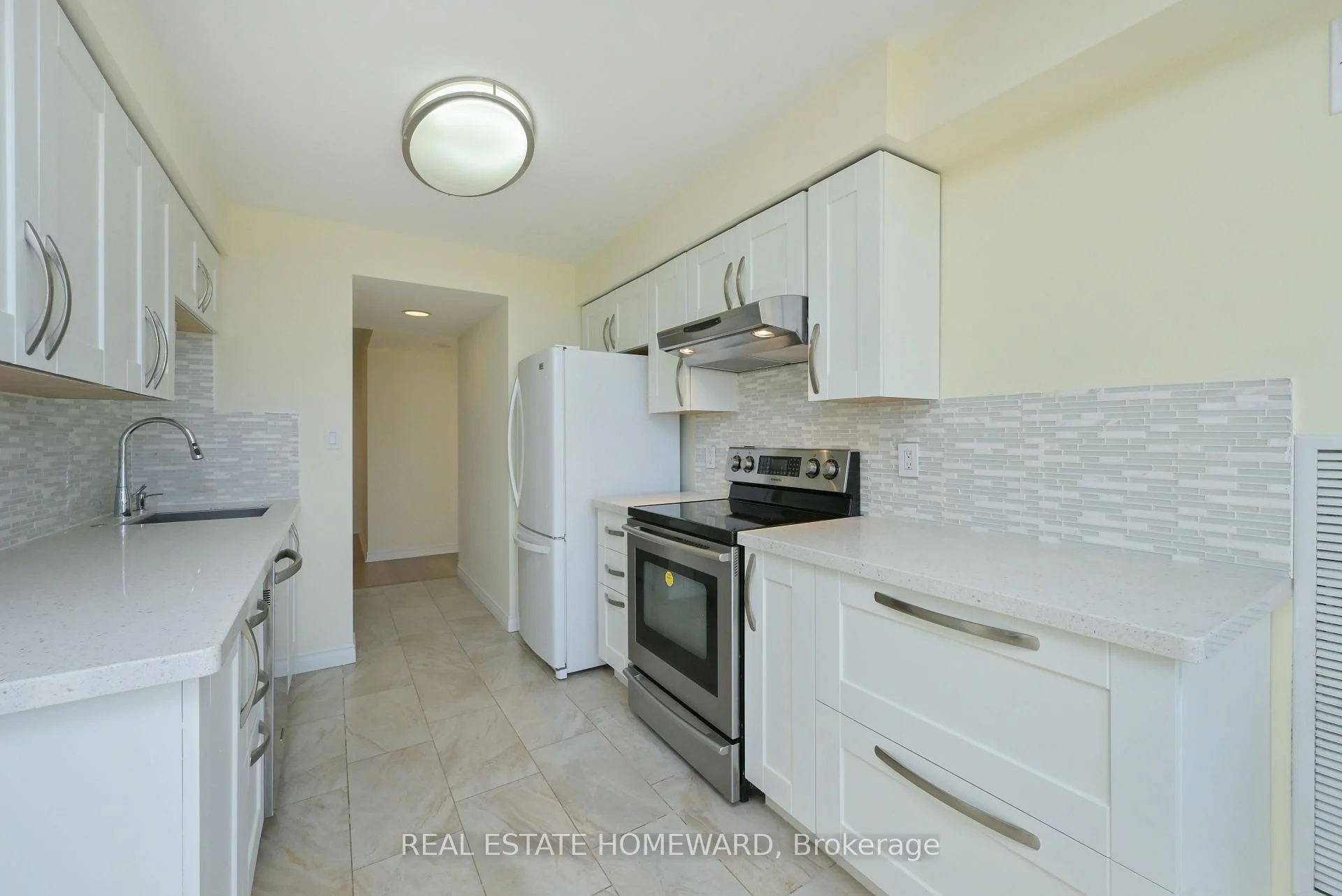 Photo 10 of Unit 916, 88 Grandview Way, North York, Willowdale East — HOMEH
