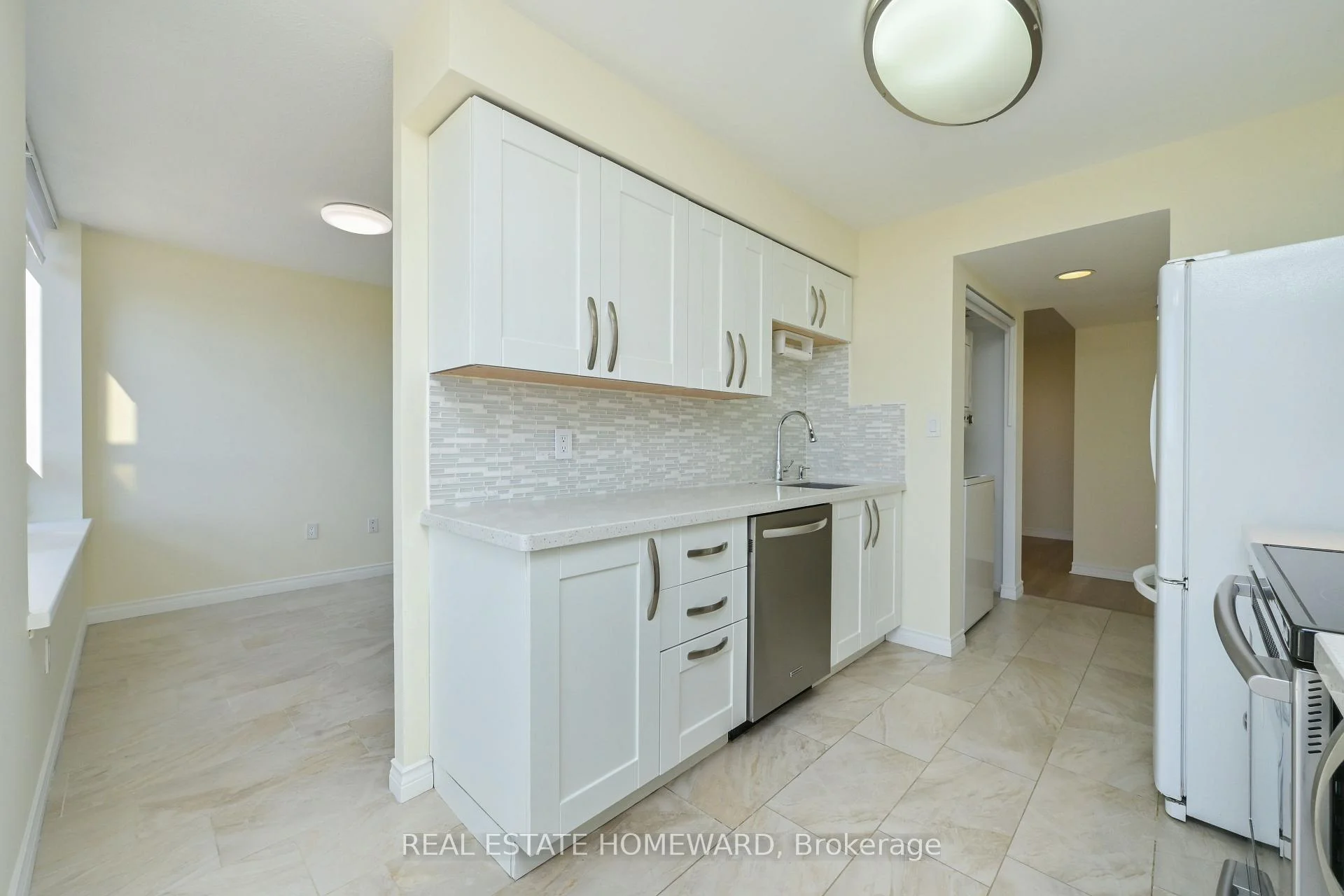 Photo 12 of Unit 916, 88 Grandview Way, North York, Willowdale East — HOMEH