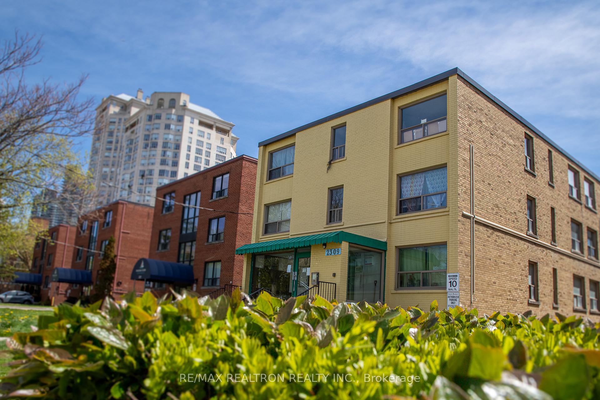 Front of Unit 403, 2309 Lake Shore Boulevard W