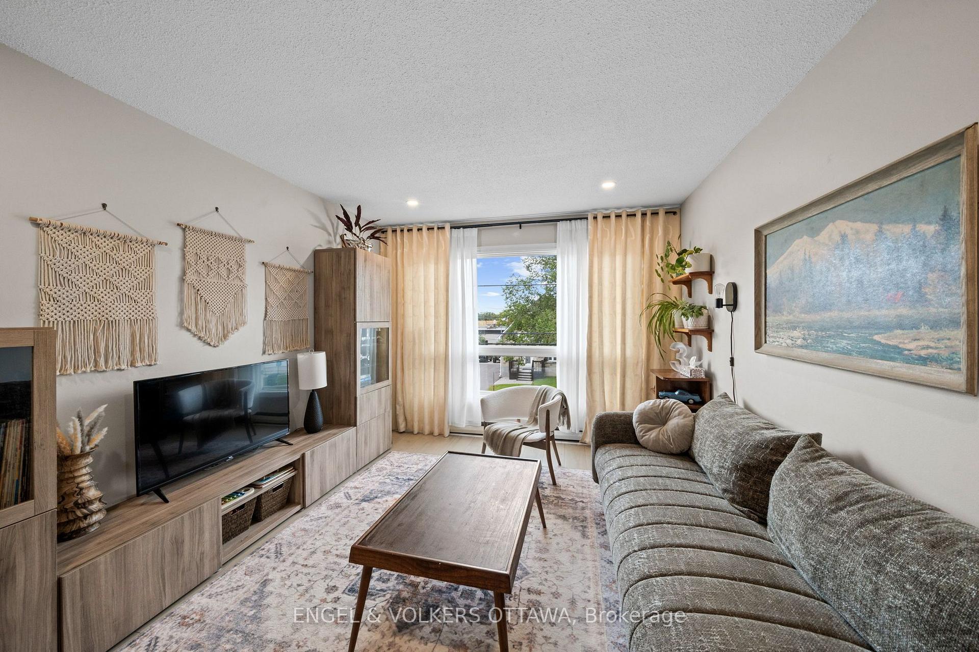 Photo 5 of Unit D, 1142 Clapp Lane, Ottawa, Manotick Village & Manotick Estates — HOMEH