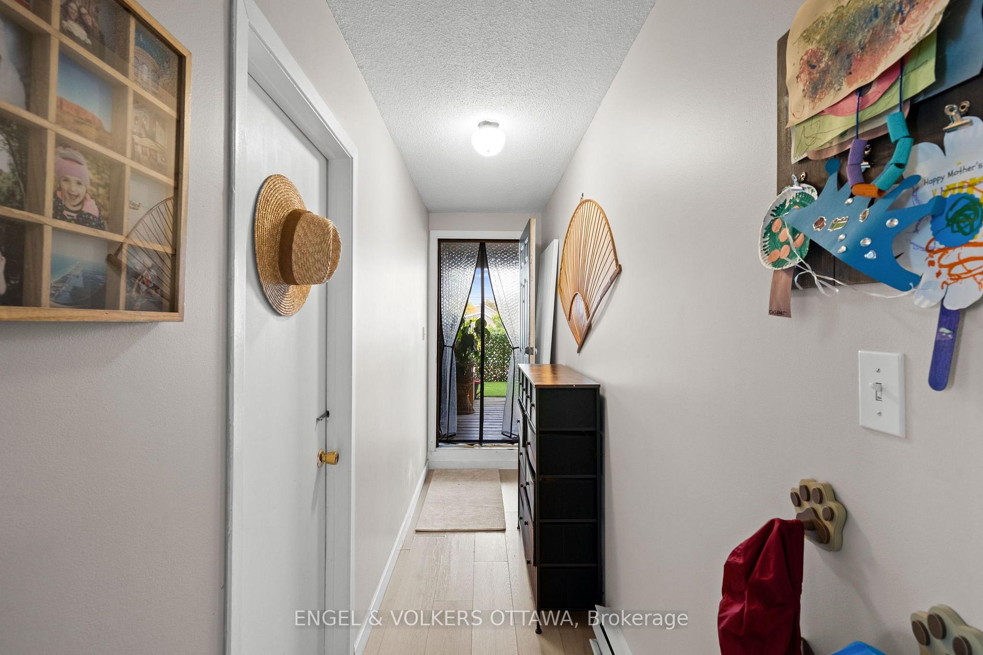 Photo 13 of Unit D, 1142 Clapp Lane, Ottawa, Manotick Village & Manotick Estates — HOMEH