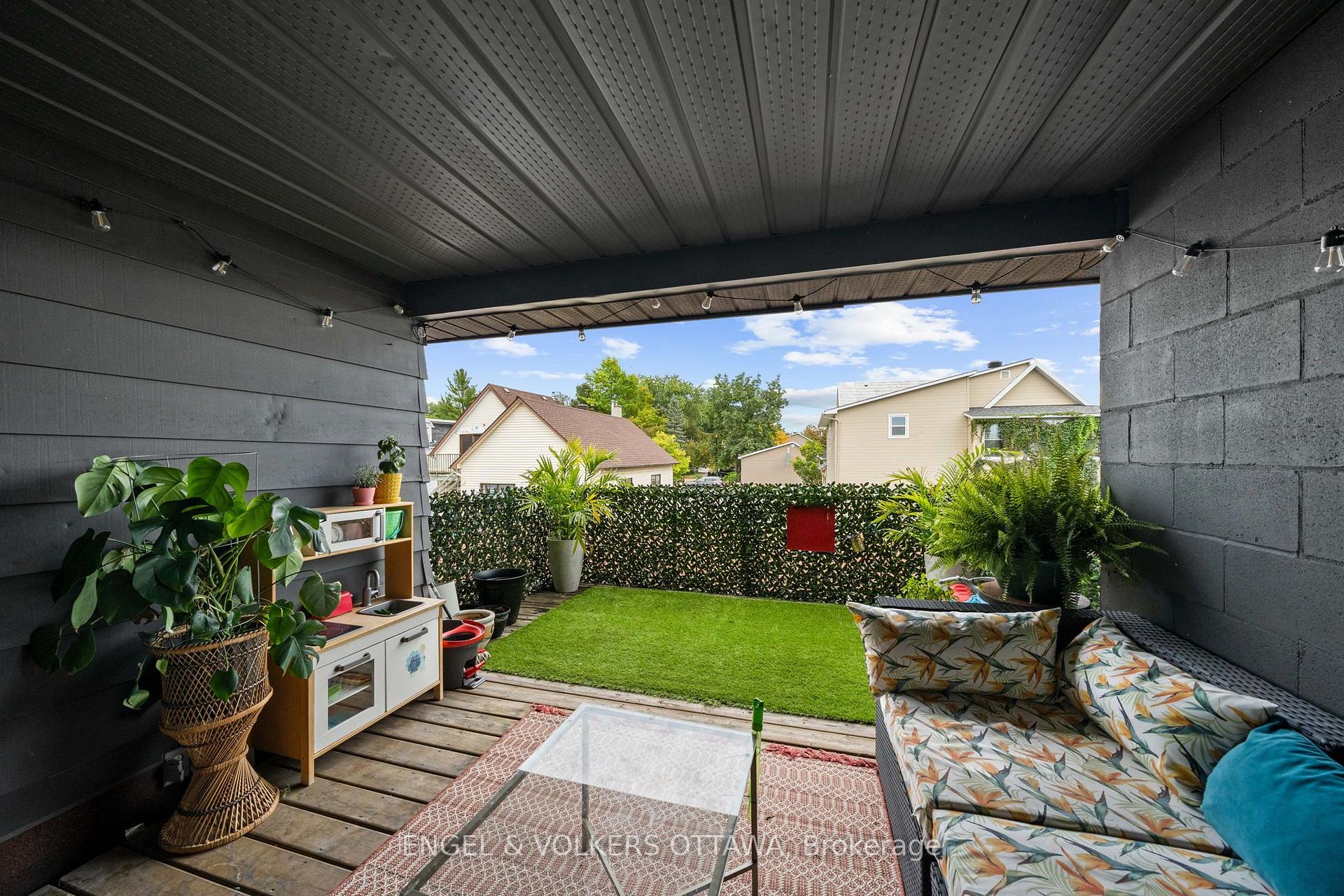 Photo 14 of Unit D, 1142 Clapp Lane, Ottawa, Manotick Village & Manotick Estates — HOMEH