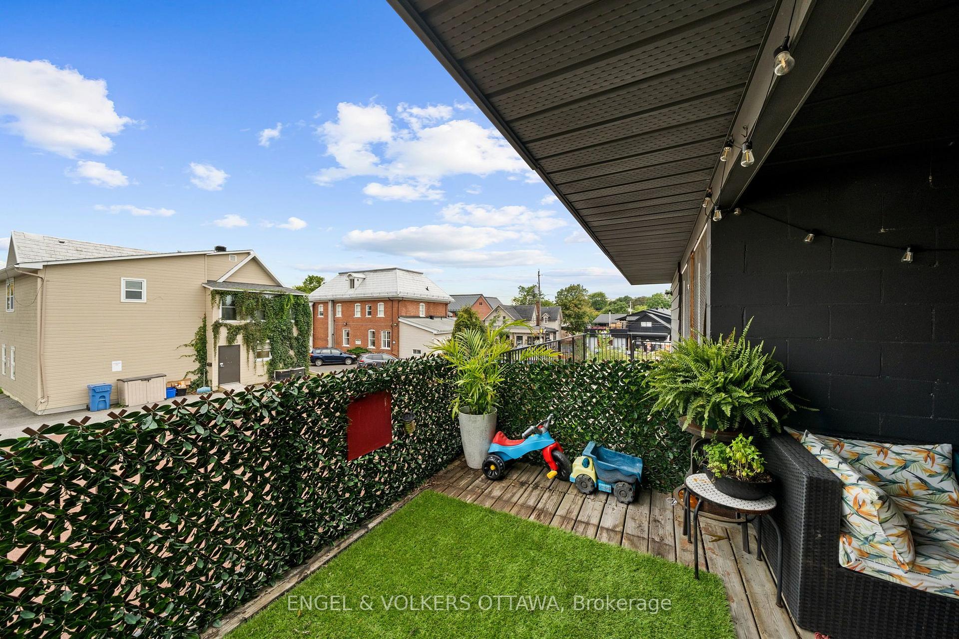 Photo 17 of Unit D, 1142 Clapp Lane, Ottawa, Manotick Village & Manotick Estates — HOMEH