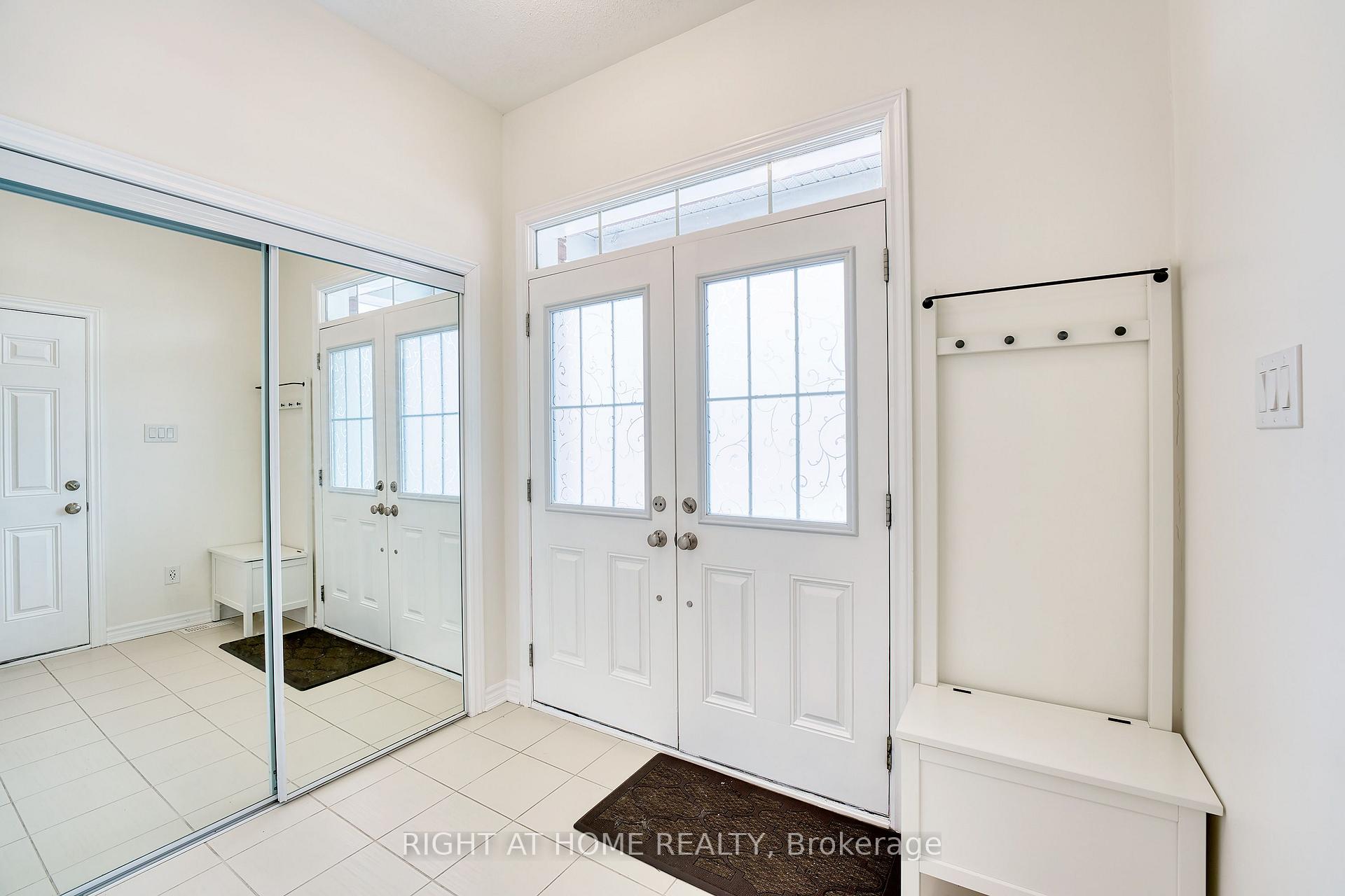 Photo 2 of 31 Summitview Drive, Ottawa, Kanata - Emerald Meadows/Trailwest — HOMEH