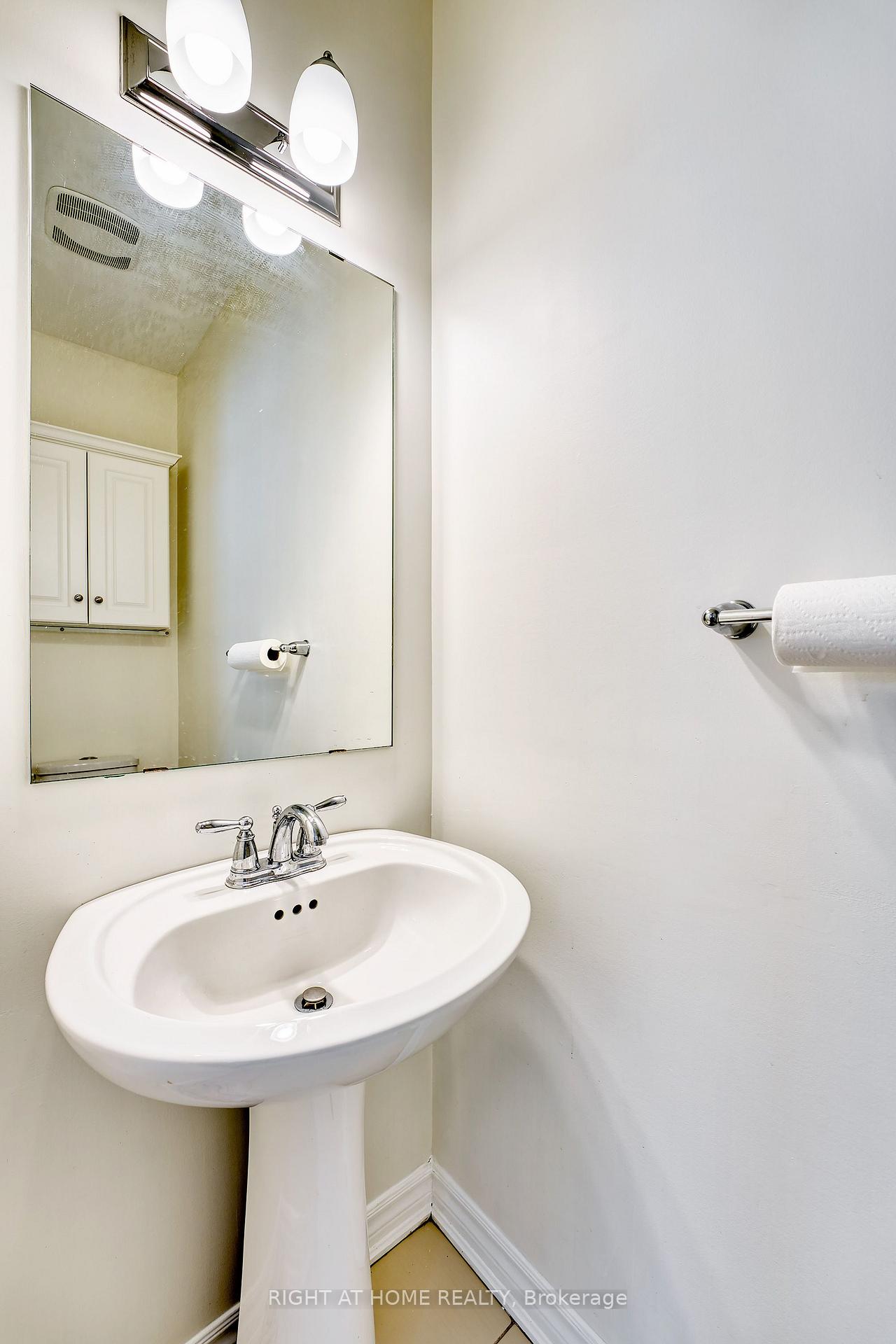 Photo 3 of 31 Summitview Drive, Ottawa, Kanata - Emerald Meadows/Trailwest — HOMEH