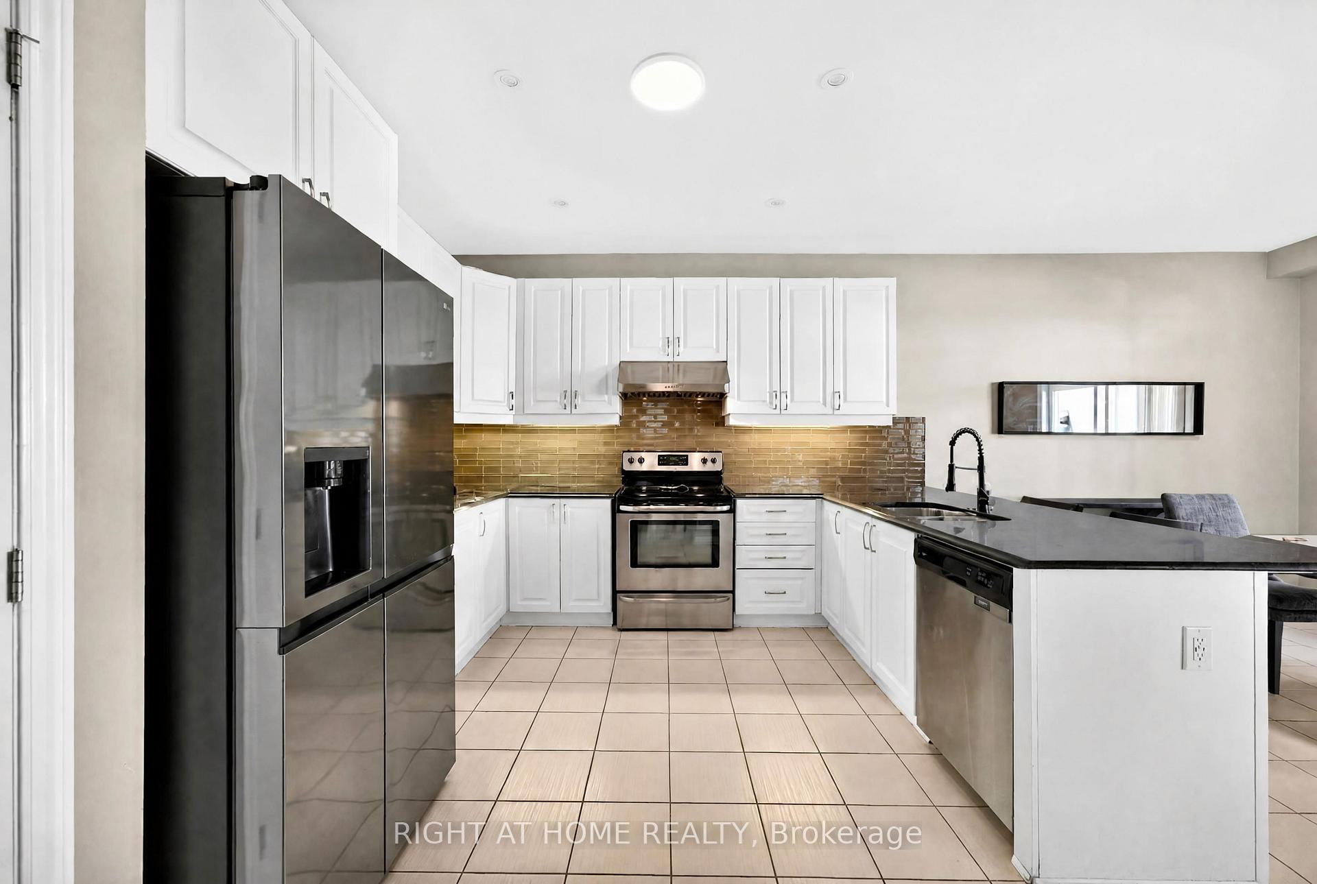 Photo 6 of 31 Summitview Drive, Ottawa, Kanata - Emerald Meadows/Trailwest — HOMEH