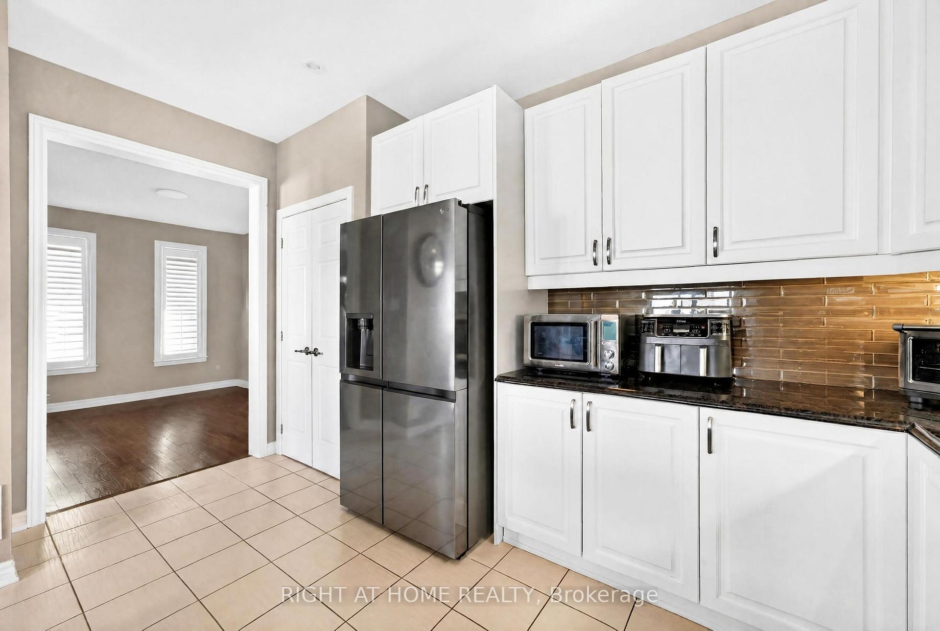 Photo 8 of 31 Summitview Drive, Ottawa, Kanata - Emerald Meadows/Trailwest — HOMEH