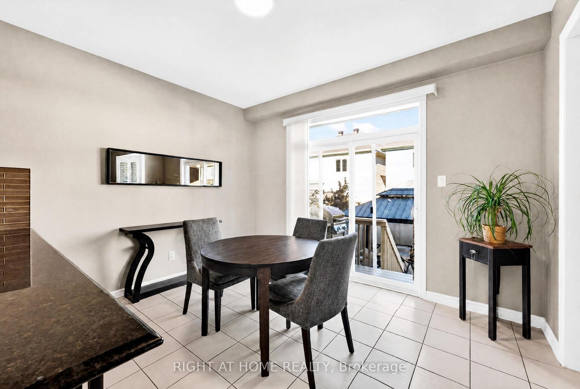 Photo 9 of 31 Summitview Drive, Ottawa, Kanata - Emerald Meadows/Trailwest — HOMEH