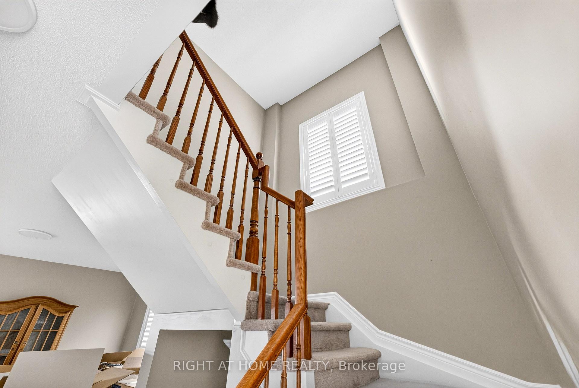 Photo 13 of 31 Summitview Drive, Ottawa, Kanata - Emerald Meadows/Trailwest — HOMEH