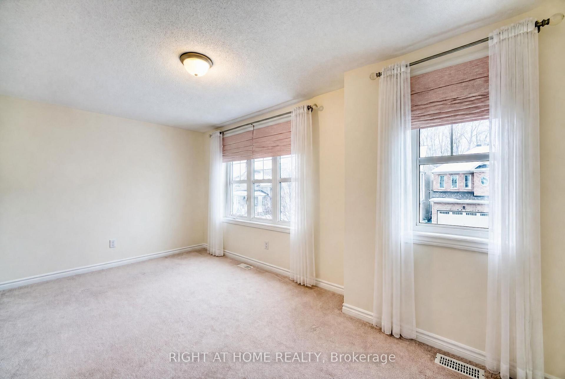 Photo 14 of 31 Summitview Drive, Ottawa, Kanata - Emerald Meadows/Trailwest — HOMEH