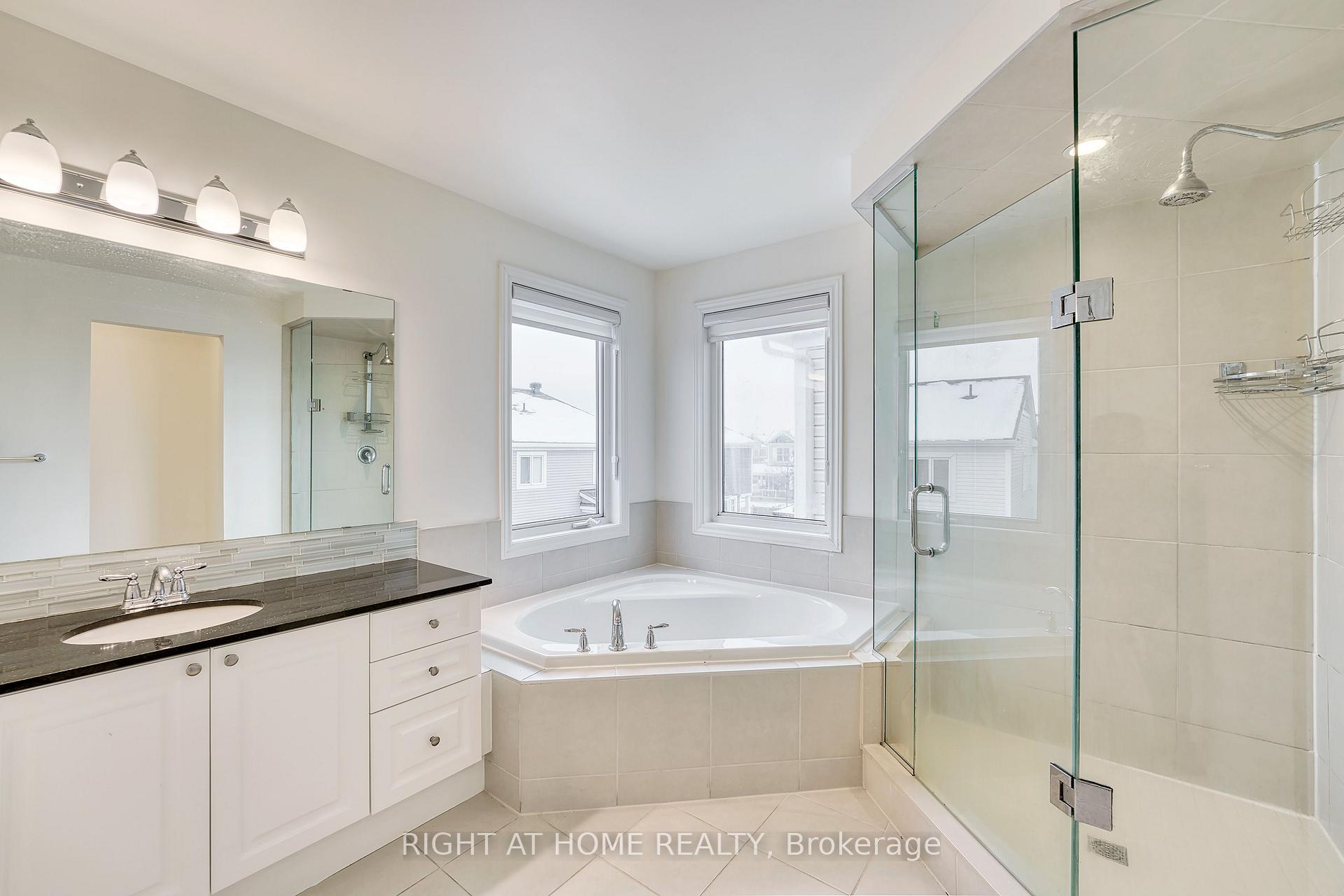 Photo 15 of 31 Summitview Drive, Ottawa, Kanata - Emerald Meadows/Trailwest — HOMEH