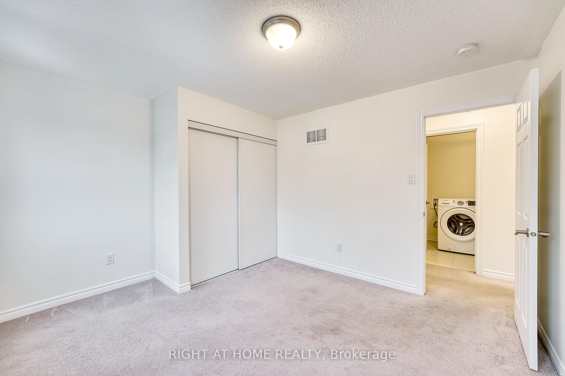 Photo 17 of 31 Summitview Drive, Ottawa, Kanata - Emerald Meadows/Trailwest — HOMEH
