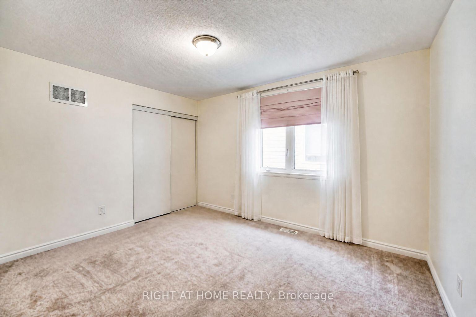 Photo 18 of 31 Summitview Drive, Ottawa, Kanata - Emerald Meadows/Trailwest — HOMEH