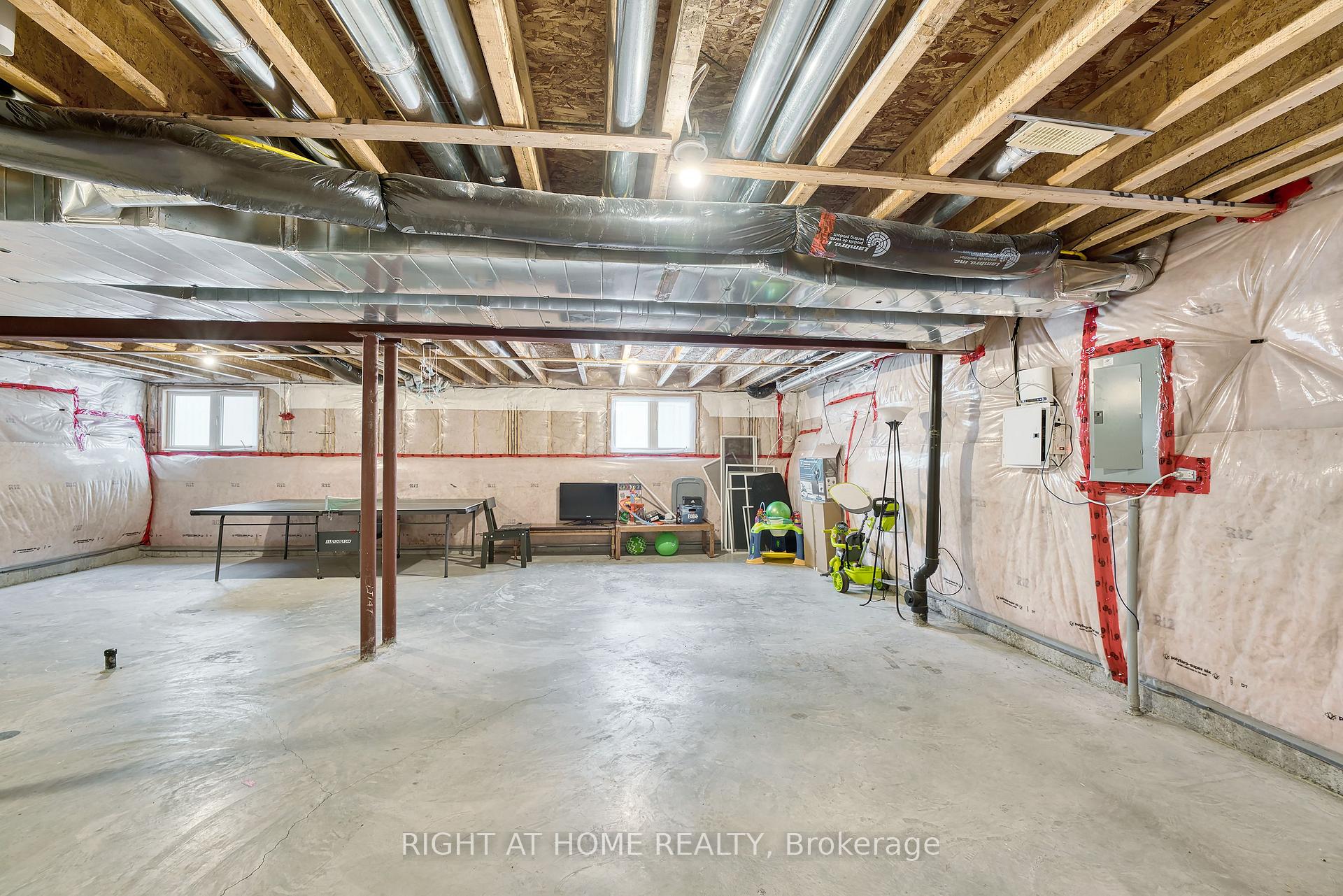 Photo 22 of 31 Summitview Drive, Ottawa, Kanata - Emerald Meadows/Trailwest — HOMEH