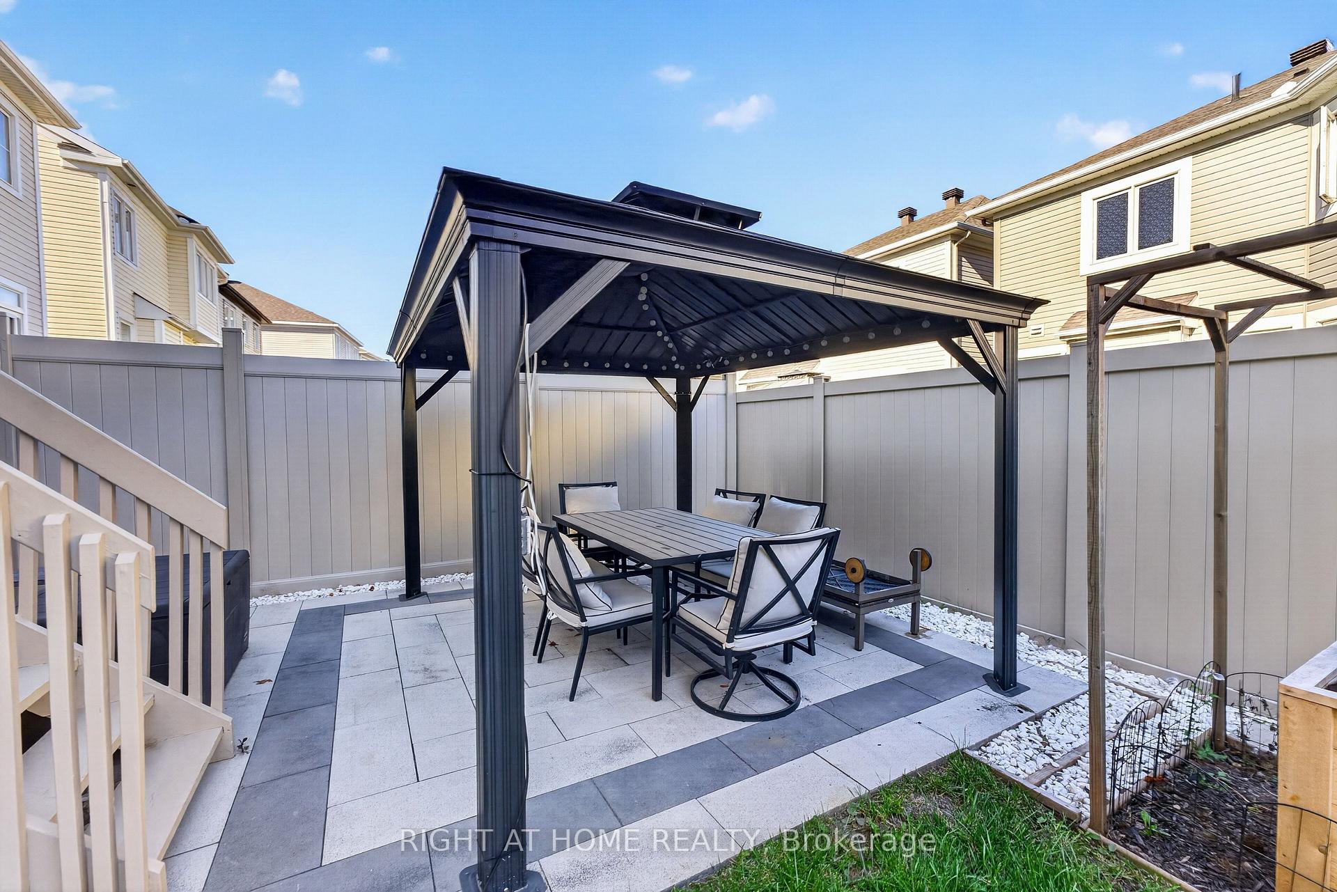 Photo 24 of 31 Summitview Drive, Ottawa, Kanata - Emerald Meadows/Trailwest — HOMEH