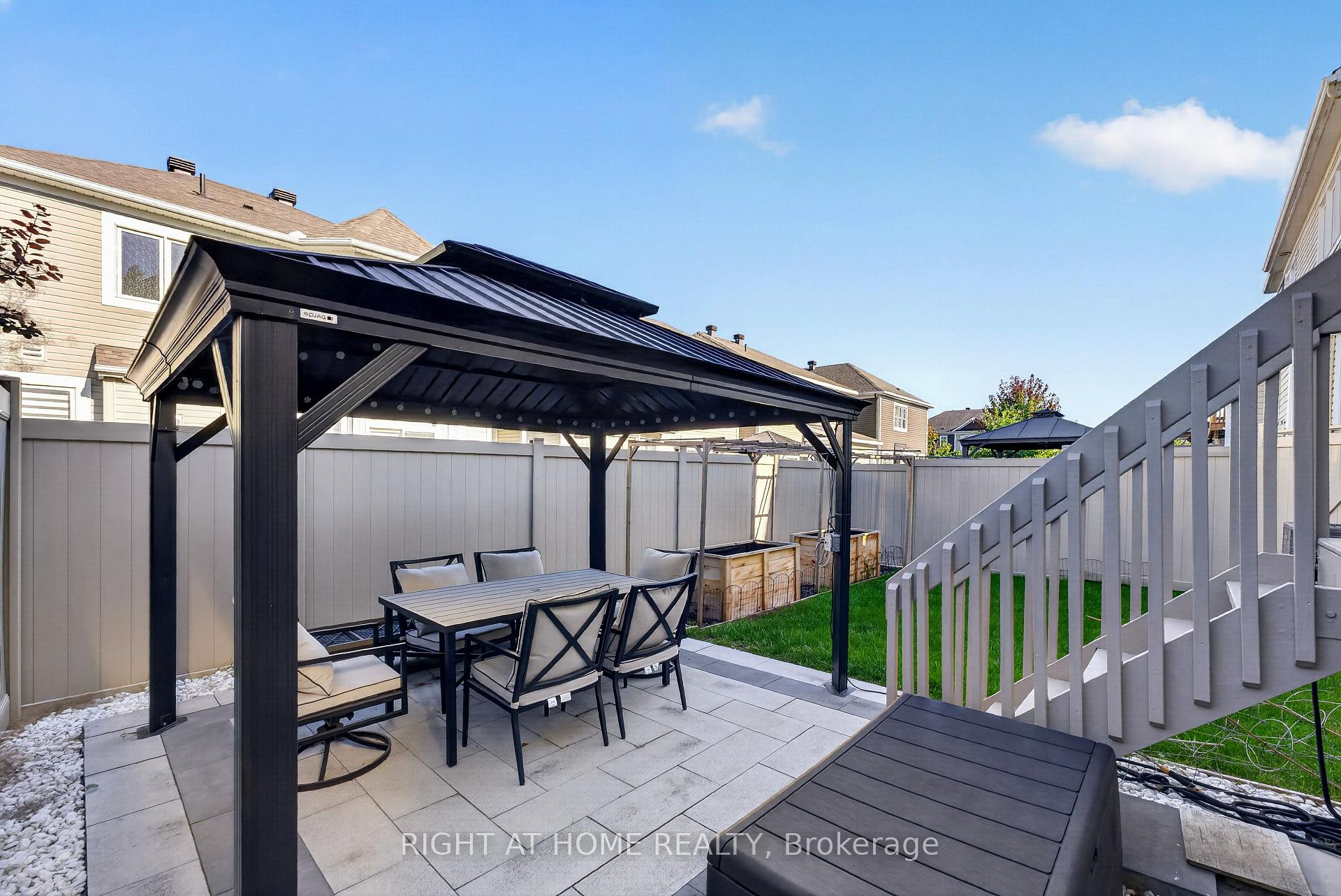 Photo 25 of 31 Summitview Drive, Ottawa, Kanata - Emerald Meadows/Trailwest — HOMEH