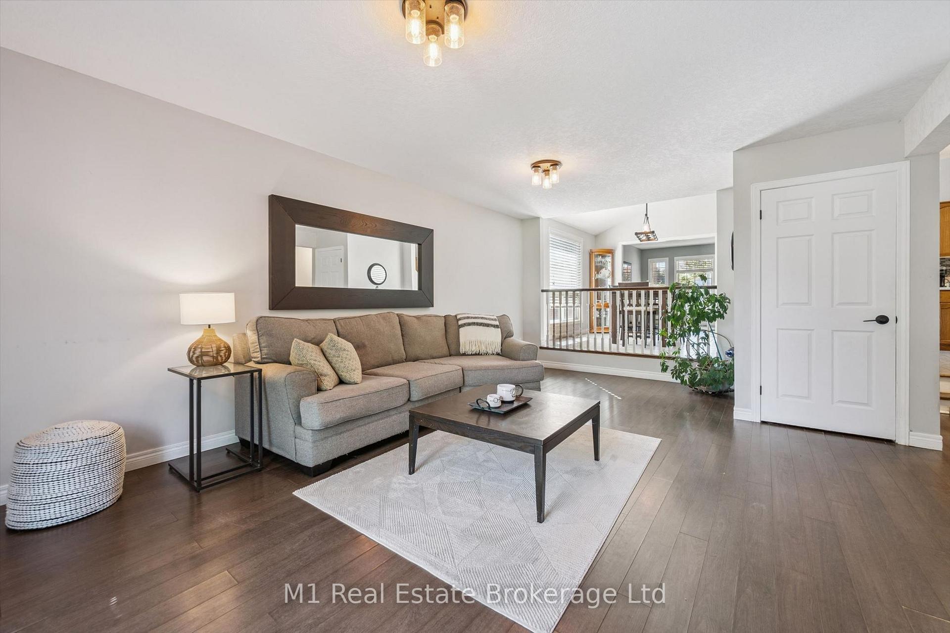 Photo 17 of 106 Bellamy Crescent, Centre Wellington, Fergus — HOMEH