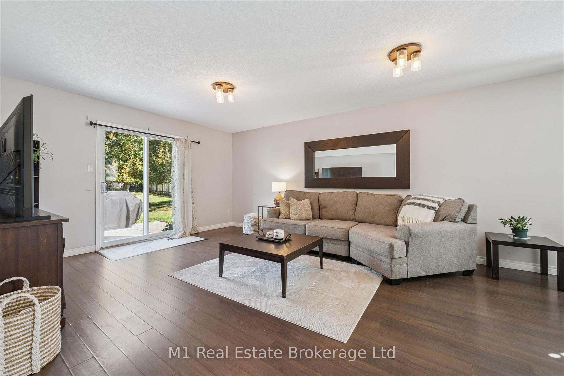 Photo 18 of 106 Bellamy Crescent, Centre Wellington, Fergus — HOMEH