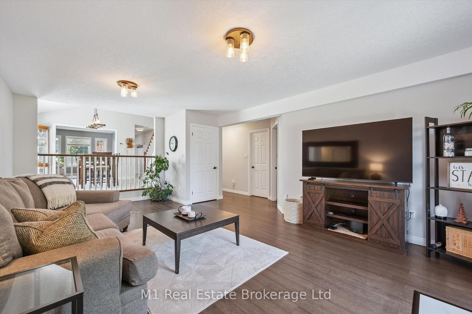 Photo 19 of 106 Bellamy Crescent, Centre Wellington, Fergus — HOMEH