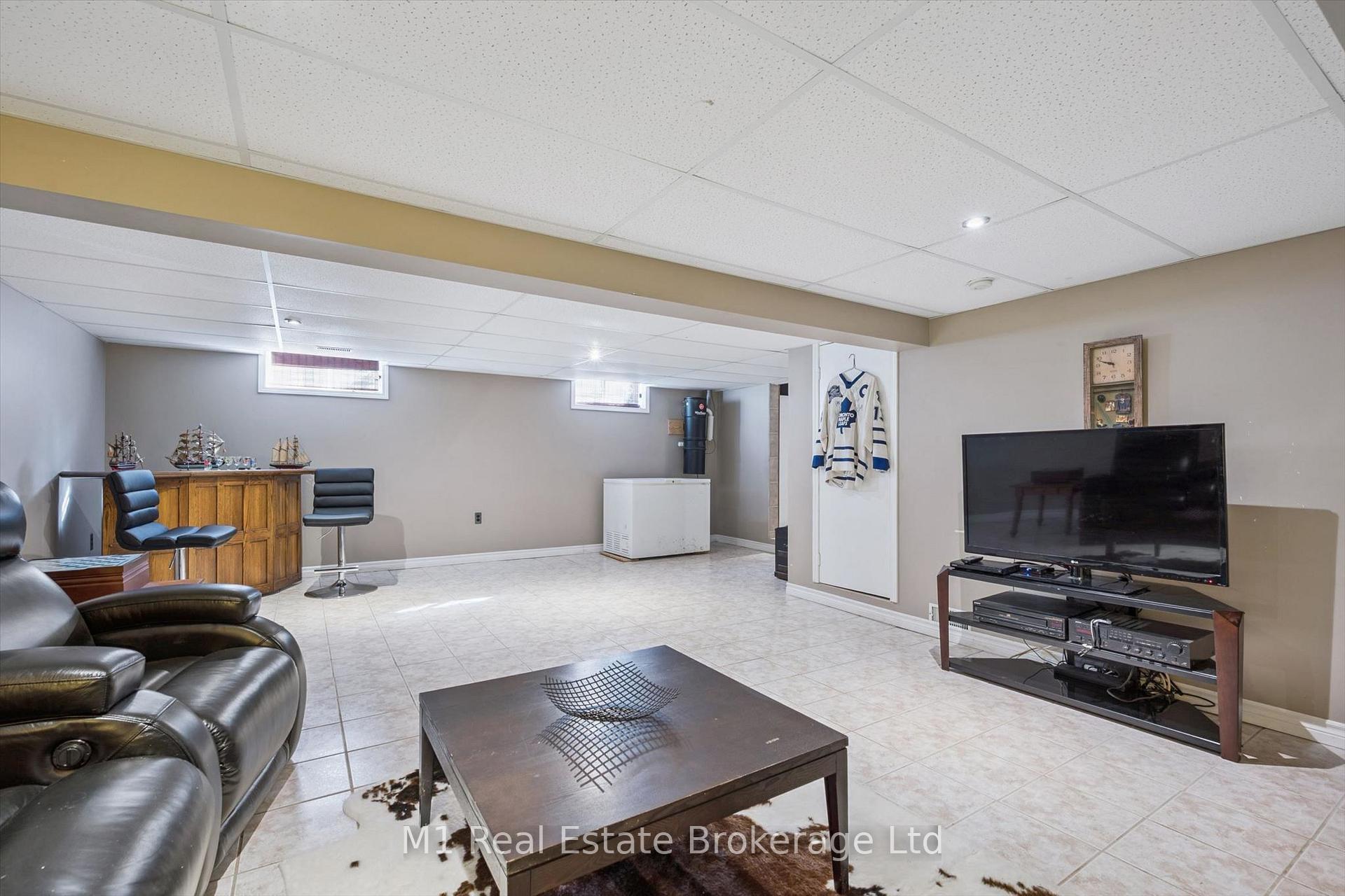 Photo 25 of 106 Bellamy Crescent, Centre Wellington, Fergus — HOMEH