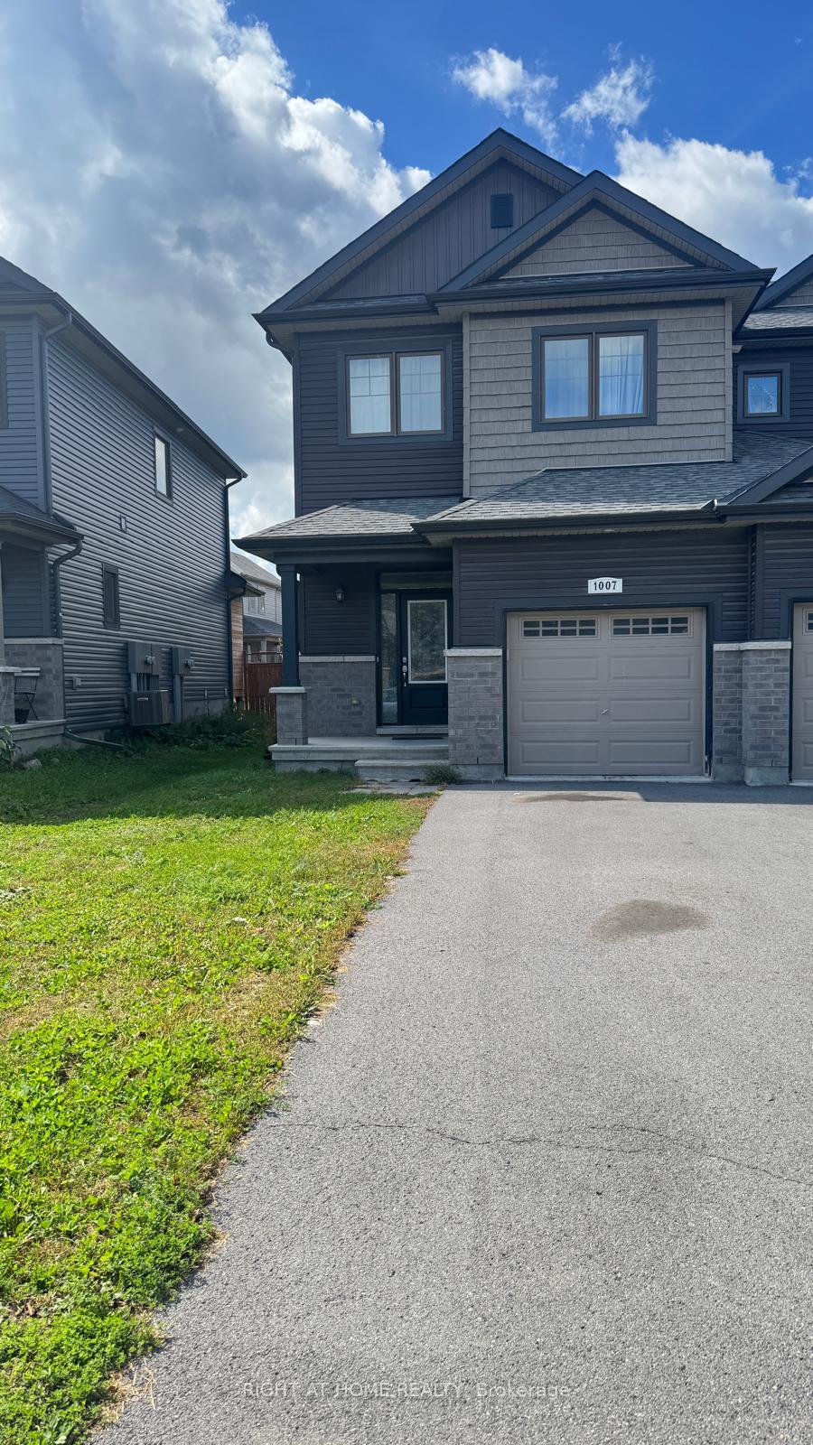Photo 2 of 1007 Cedar Creek Drive, Ottawa, Blossom Park/Kemp Park/Findlay Creek — HOMEH