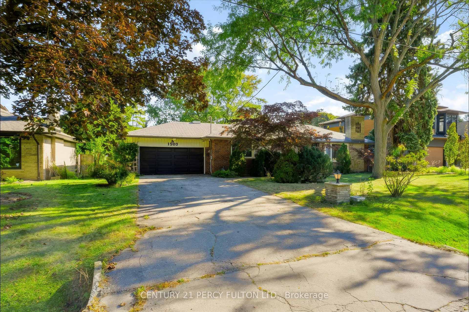 Photo 1 of 1503 Lochlin Trail, Mississauga, Mineola — HOMEH